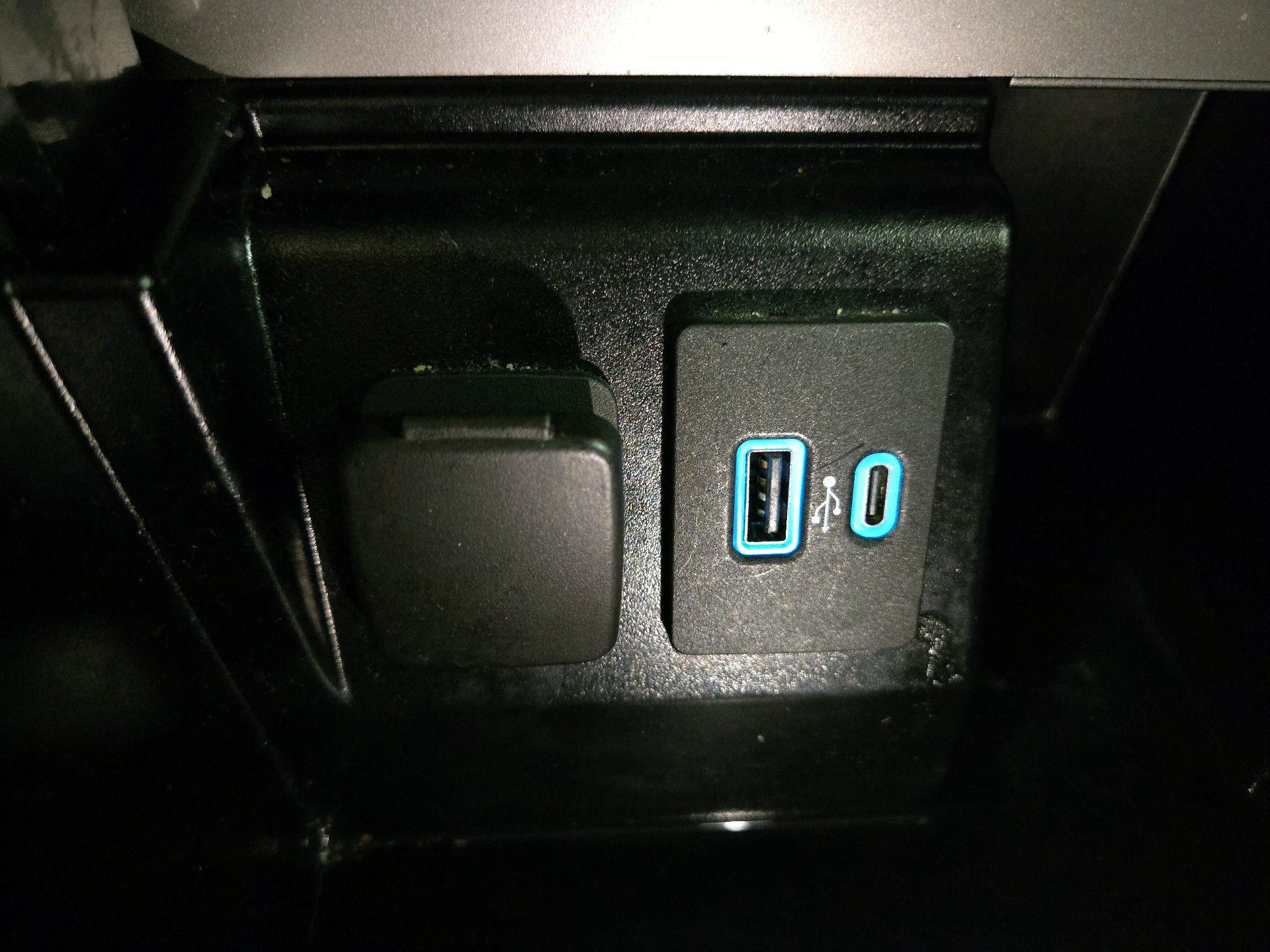 Thumbnail: 2022 Ford Explorer - 18