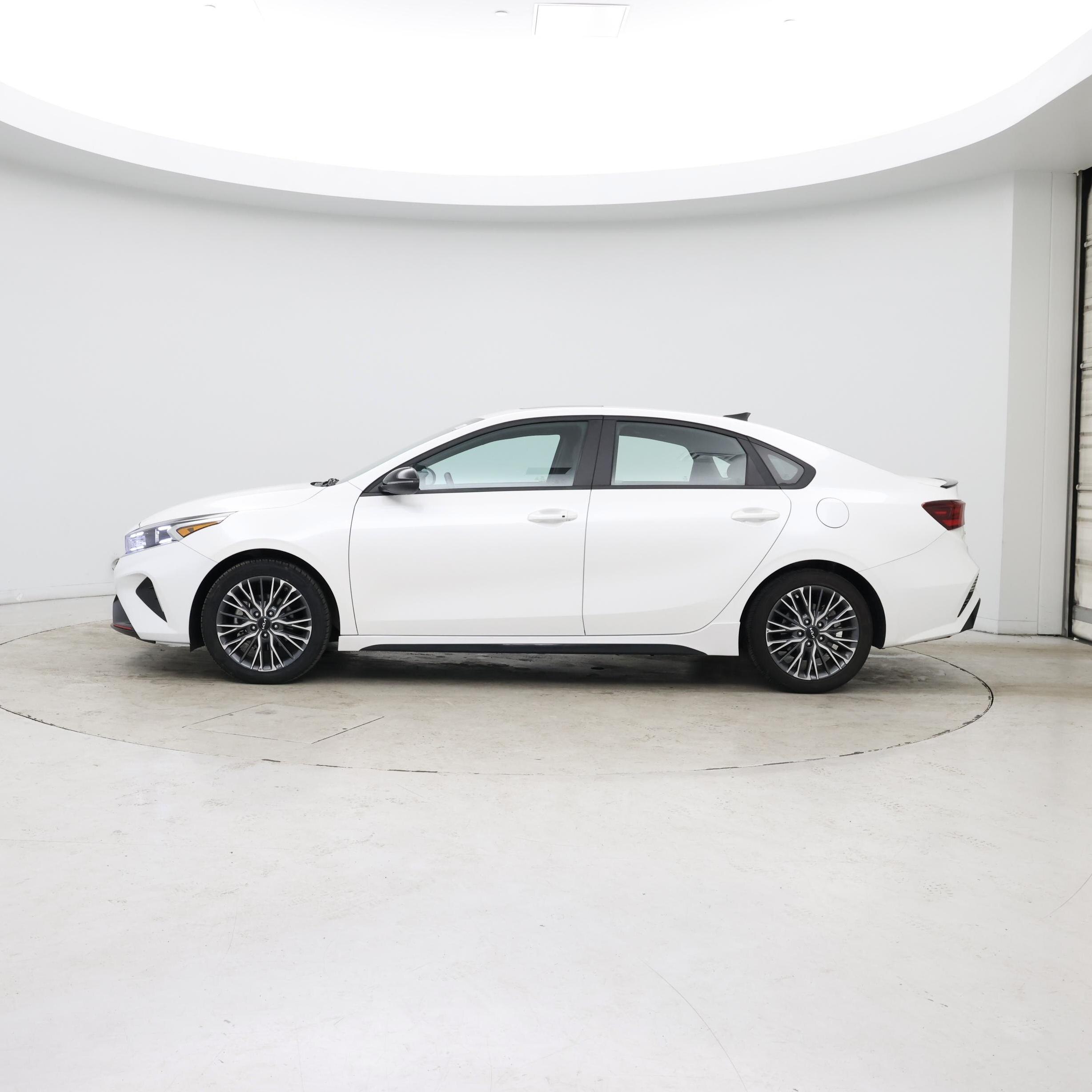 Thumbnail: 2023 Kia Forte - 3