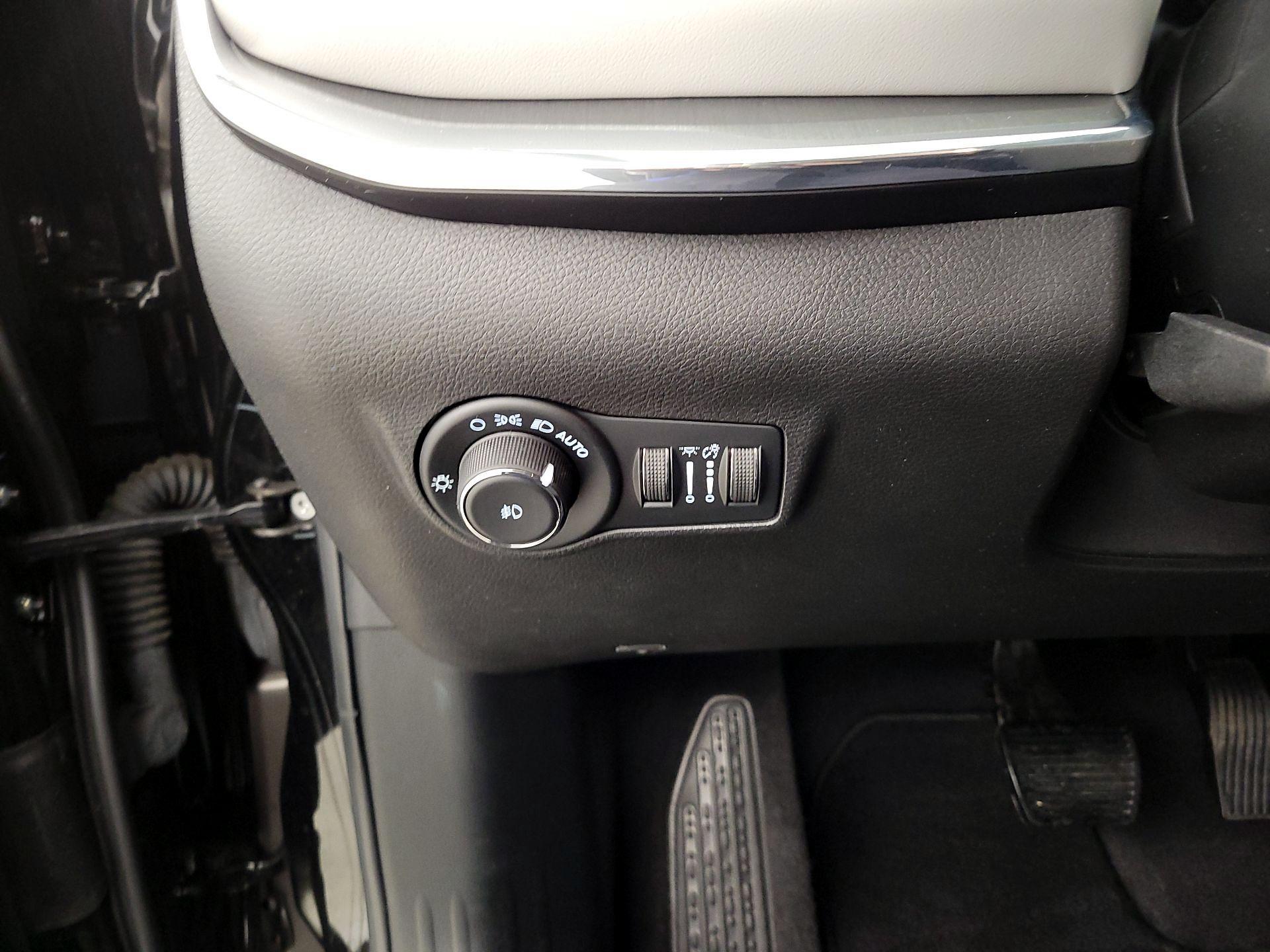 Thumbnail: 2022 Jeep Compass - 13