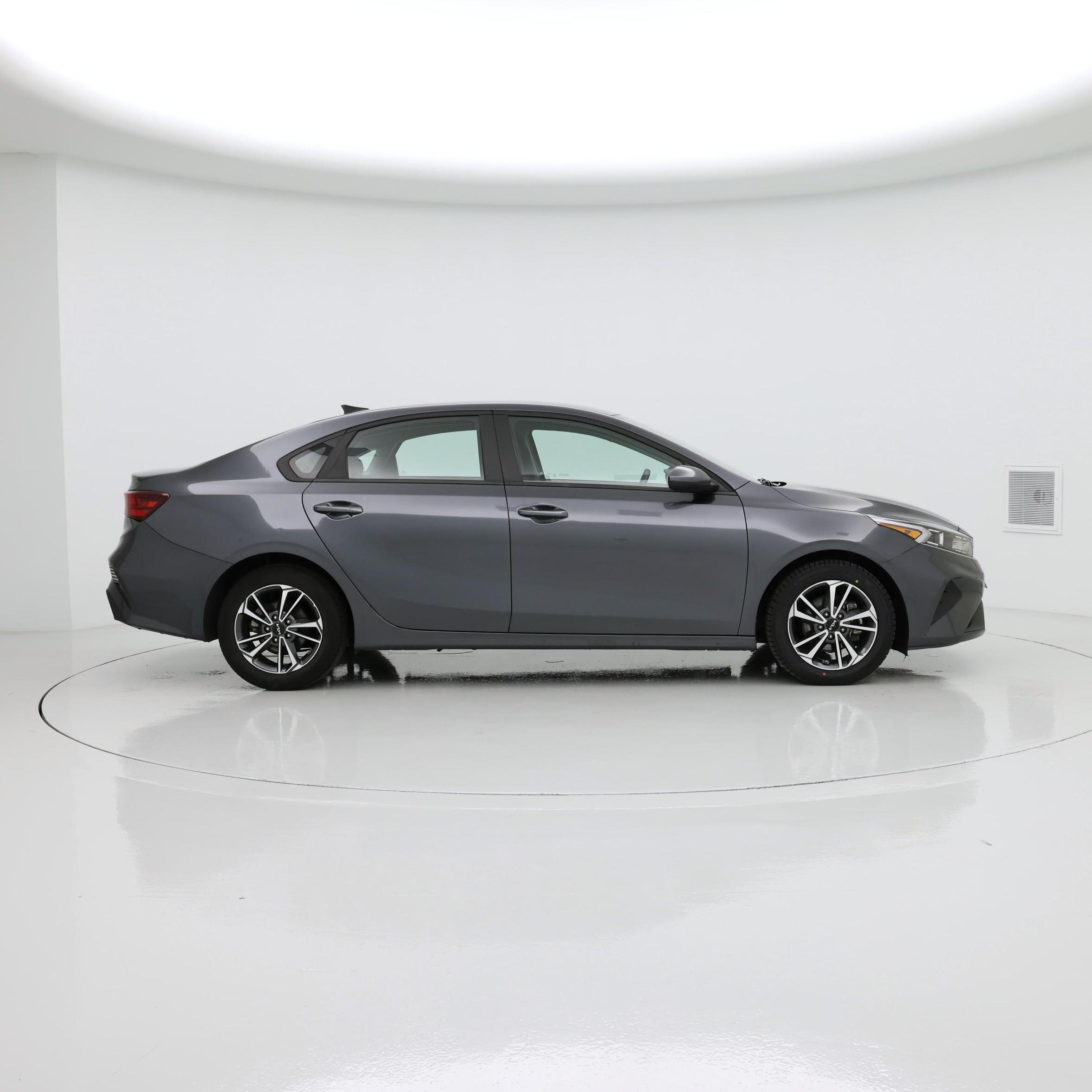 Thumbnail: 2024 Kia Forte - 7