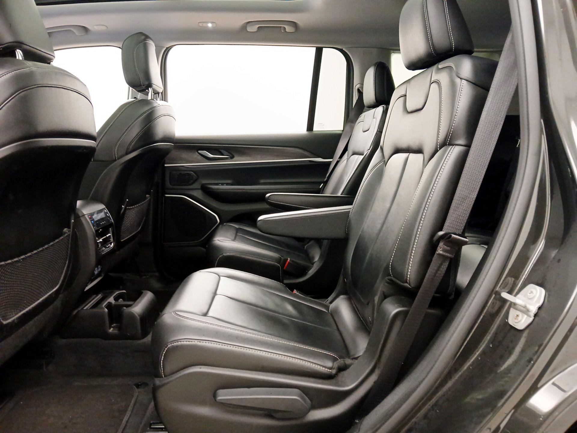 Thumbnail: 2021 Jeep Grand Cherokee L - 20