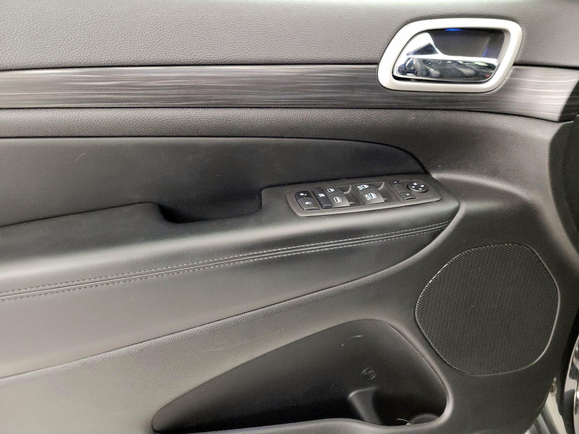 Thumbnail: 2022 Jeep Grand Cherokee - 12