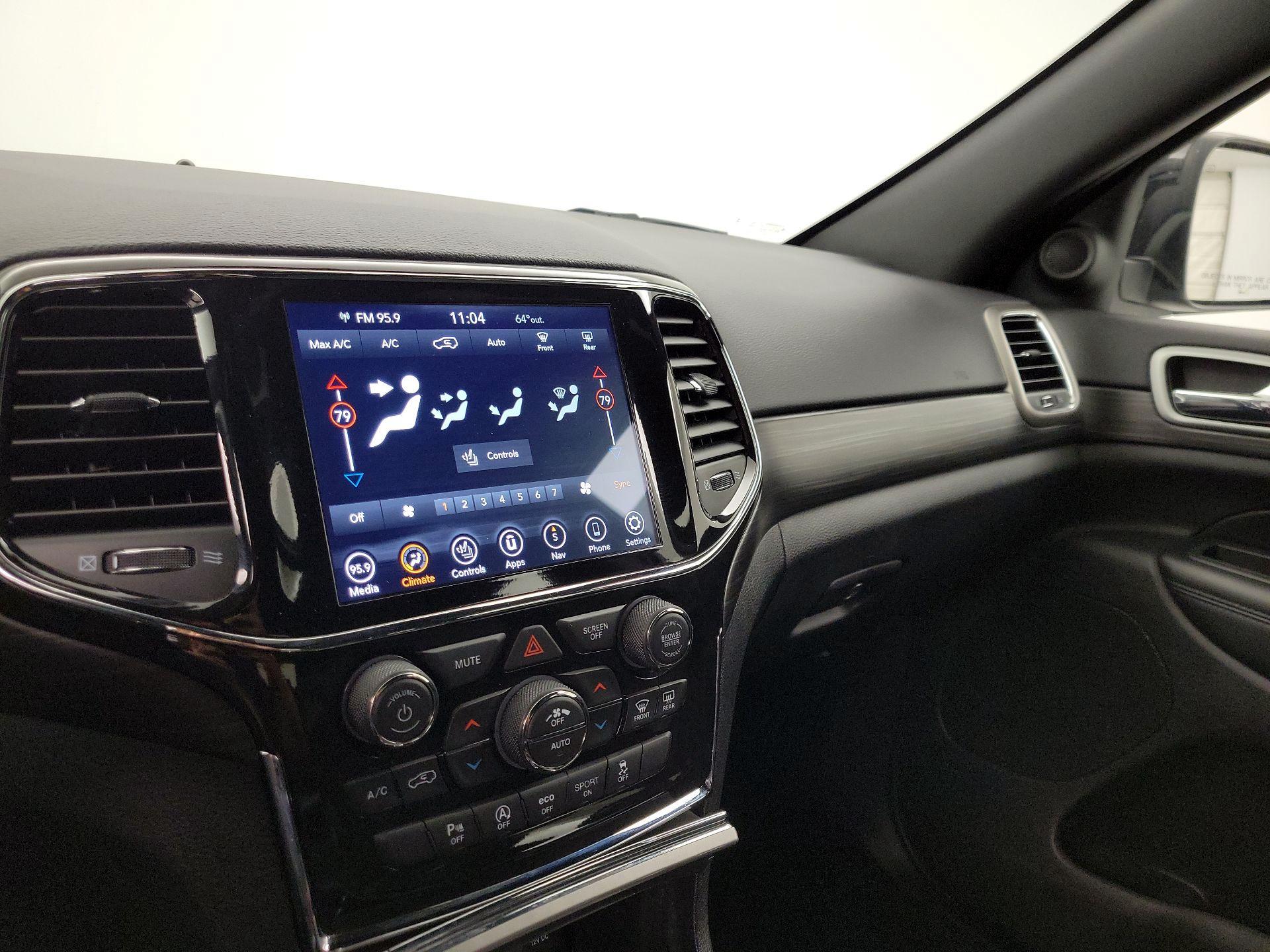 Thumbnail: 2022 Jeep Grand Cherokee - 17