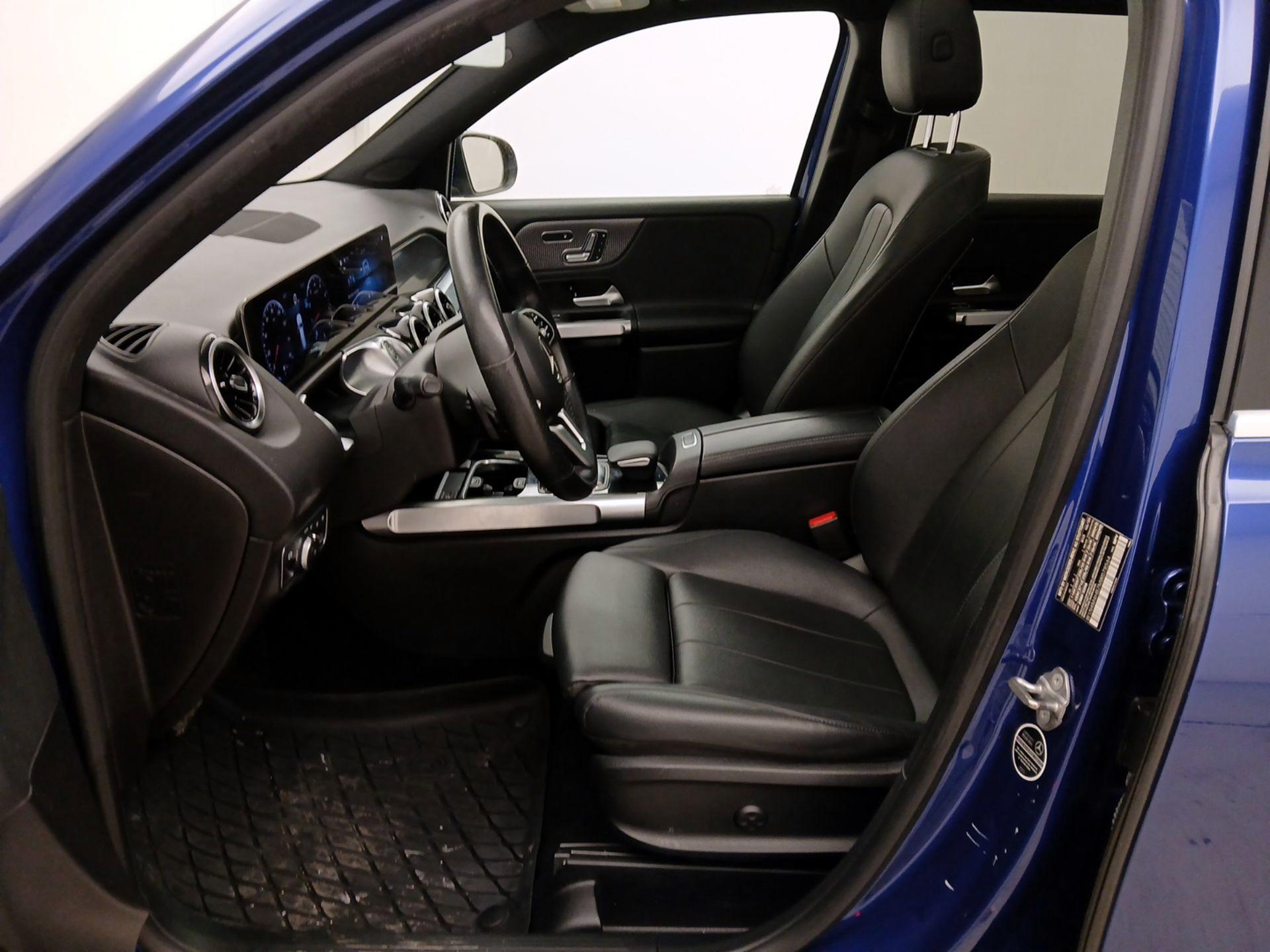 Thumbnail: 2021 Mercedes-Benz GLB - 11