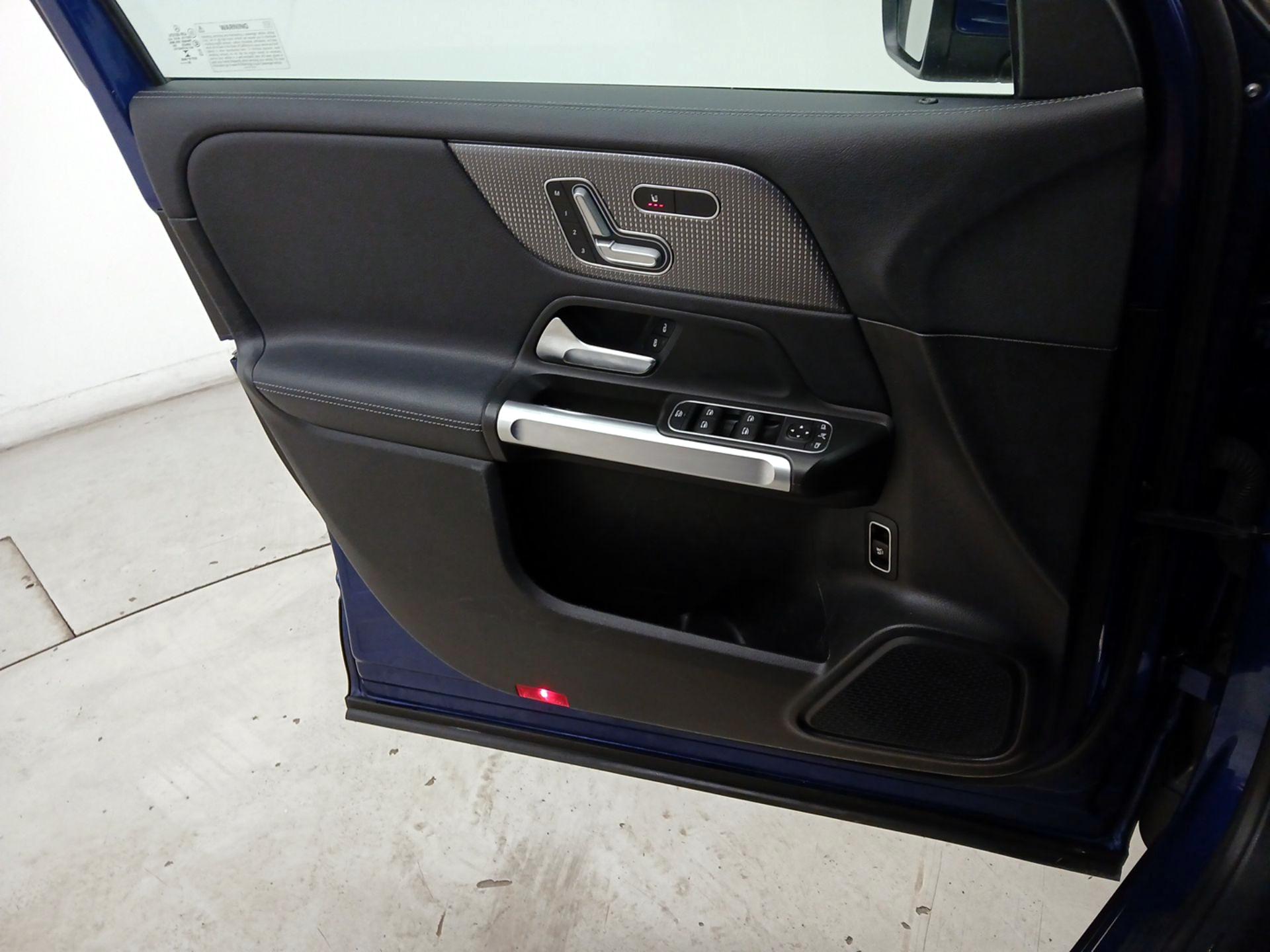 Thumbnail: 2021 Mercedes-Benz GLB - 12