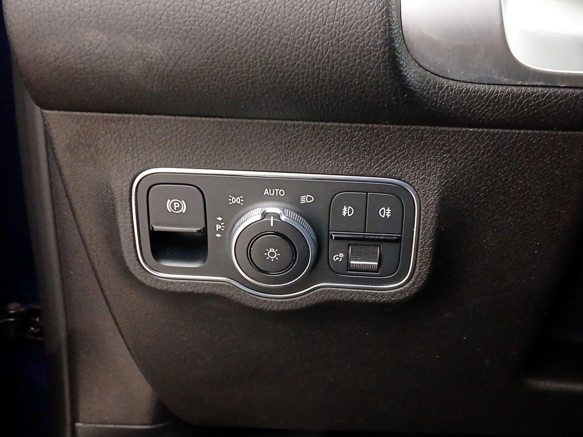 Thumbnail: 2021 Mercedes-Benz GLB - 13