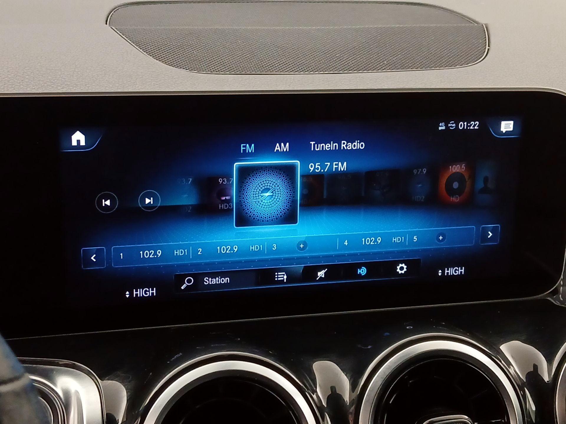 Thumbnail: 2021 Mercedes-Benz GLB - 15