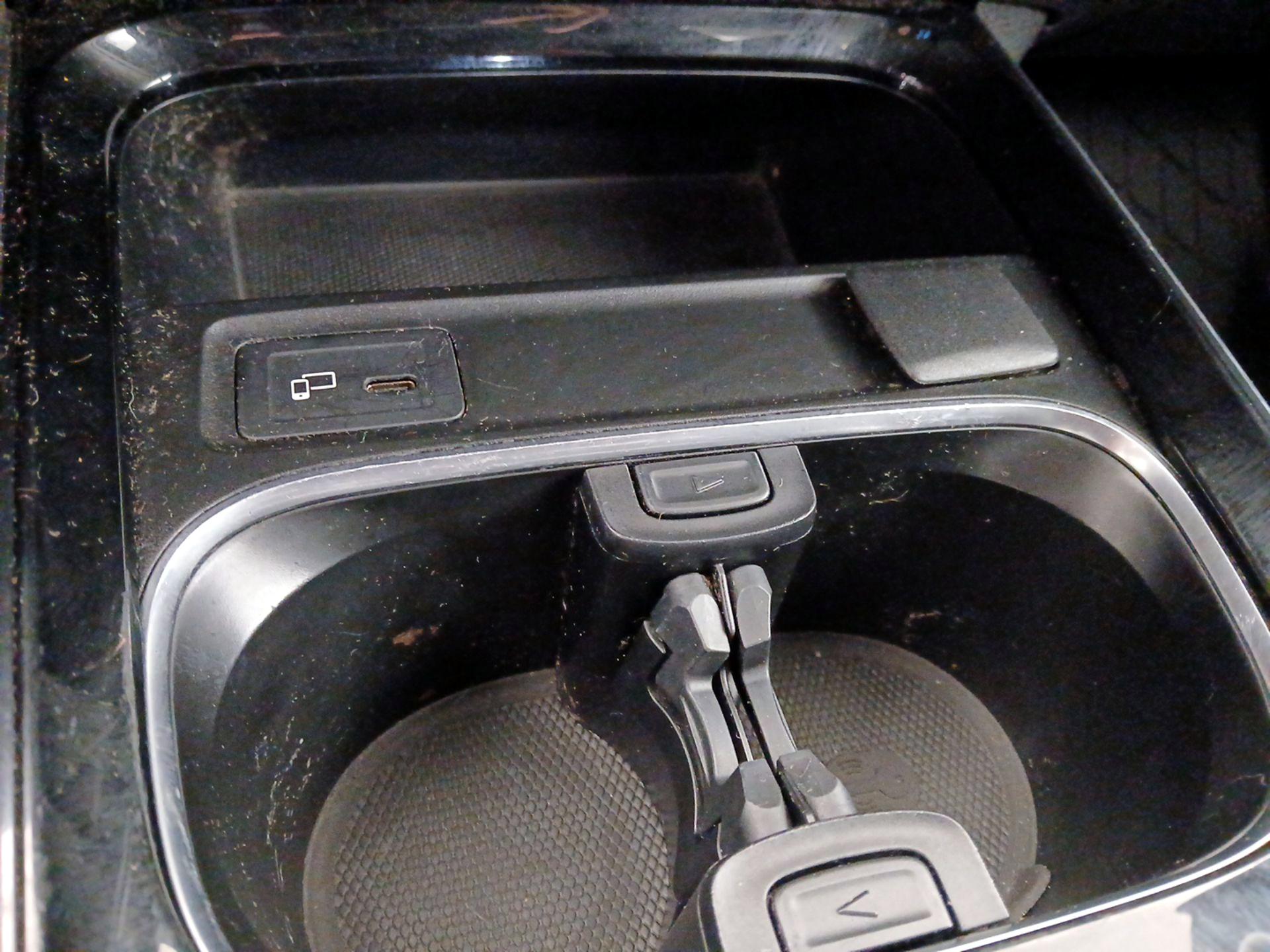 Thumbnail: 2021 Mercedes-Benz GLB - 18