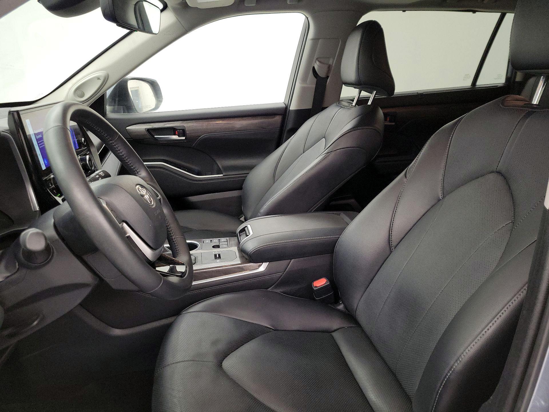 Thumbnail: 2023 Toyota Highlander - 11