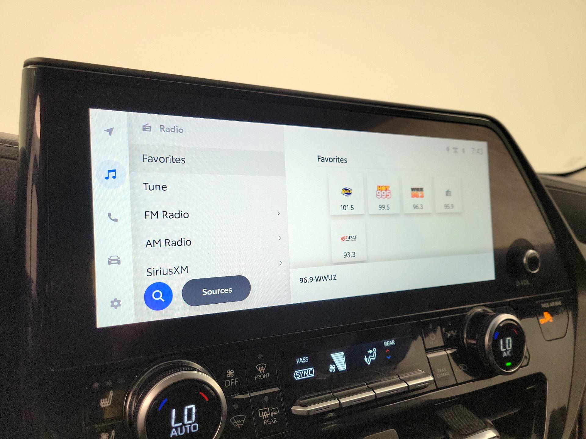 Thumbnail: 2023 Toyota Highlander - 15