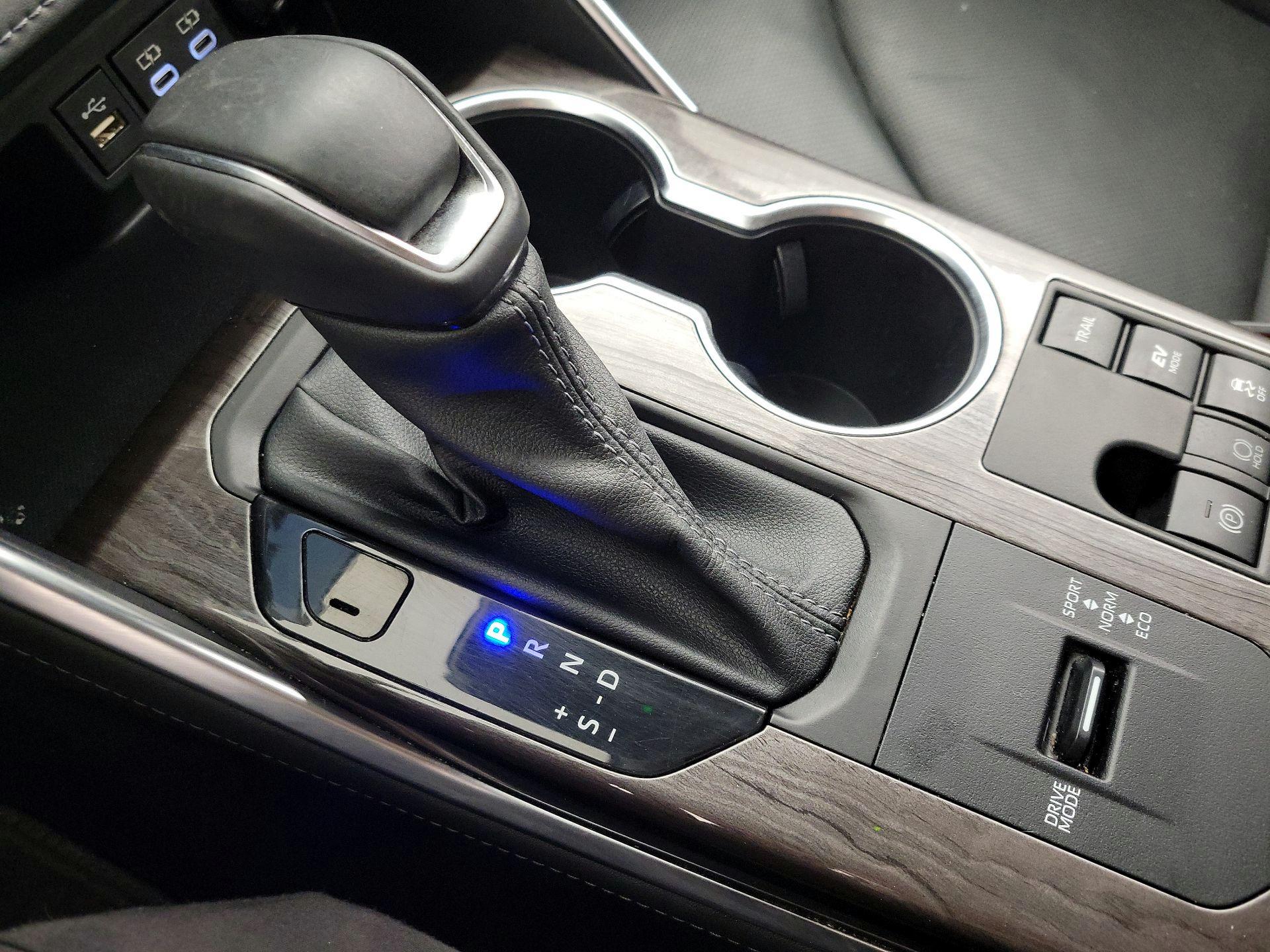 Thumbnail: 2023 Toyota Highlander - 17