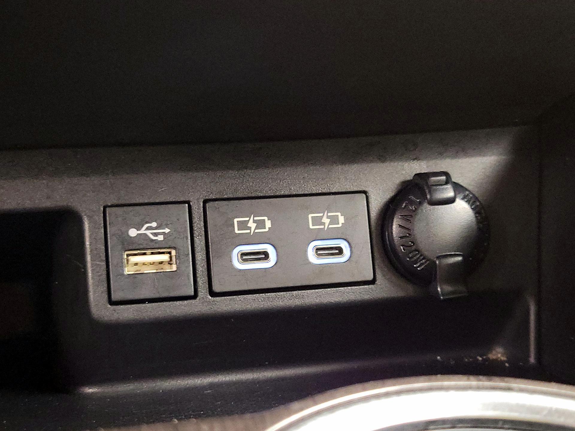 Thumbnail: 2023 Toyota Highlander - 18