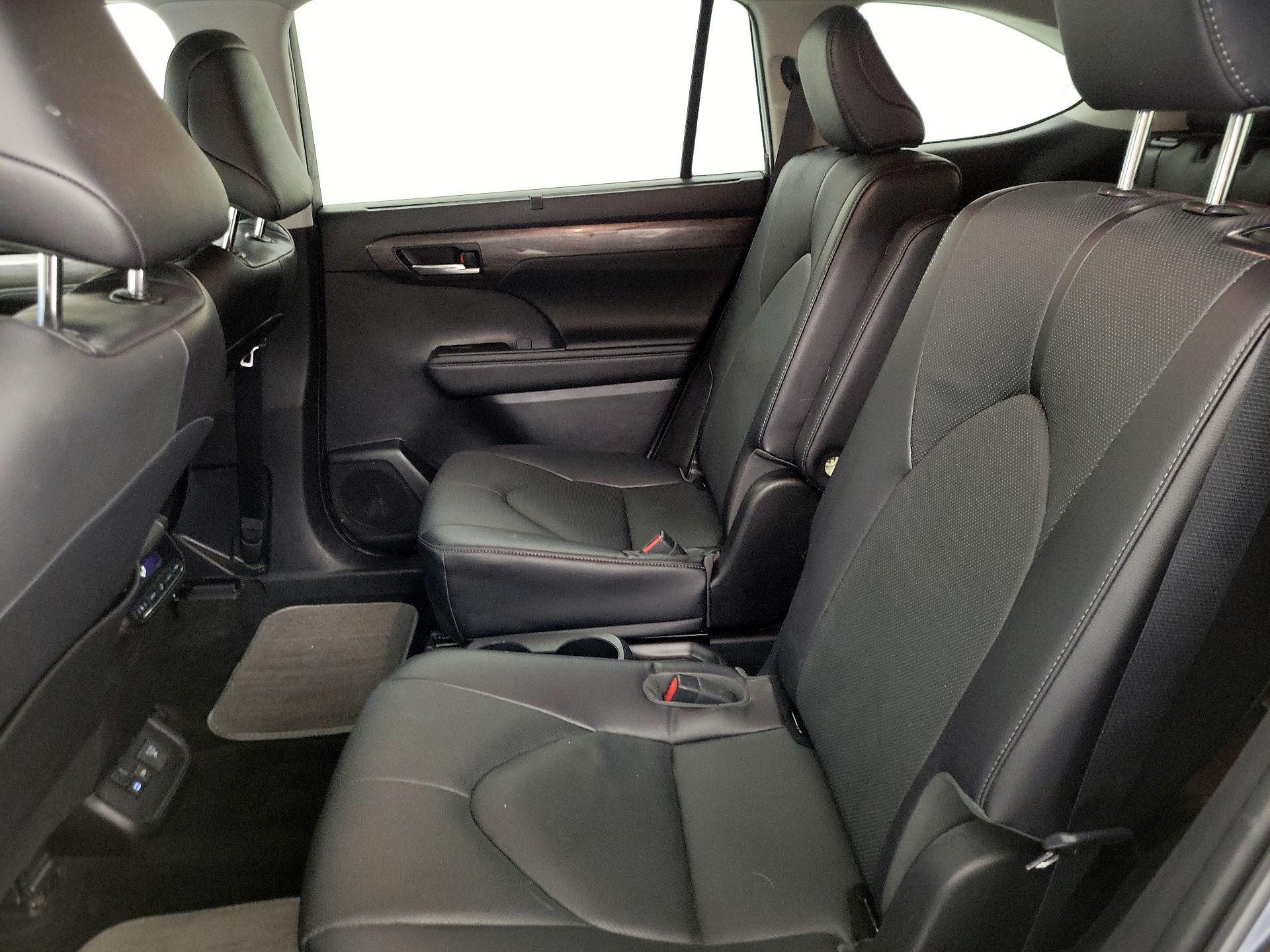 Thumbnail: 2023 Toyota Highlander - 20