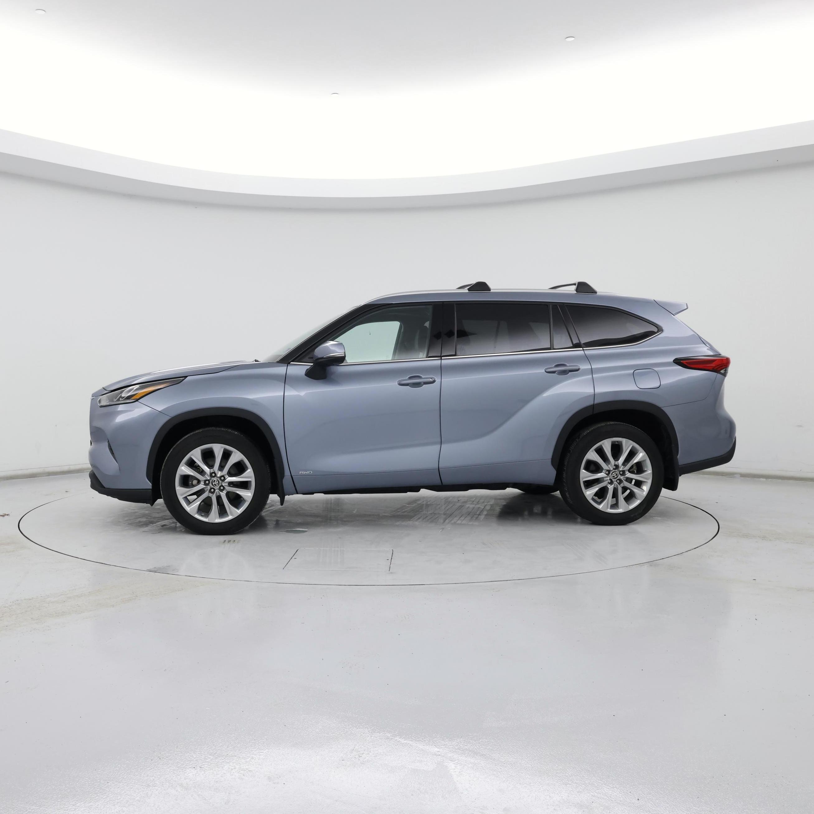 Thumbnail: 2023 Toyota Highlander - 3