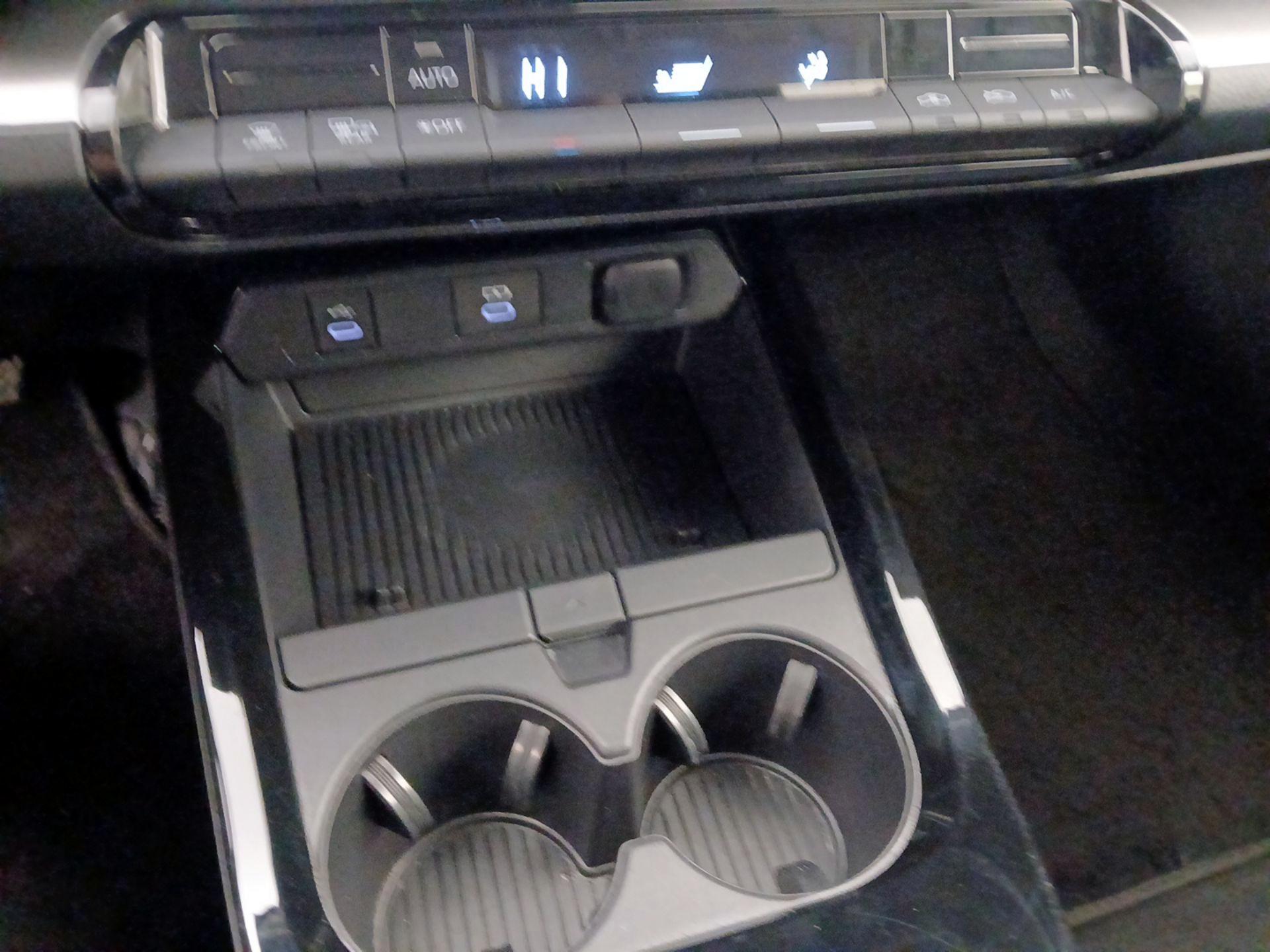 Thumbnail: 2024 Toyota Prius - 16