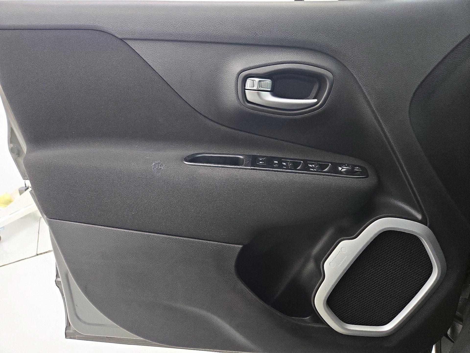 Thumbnail: 2020 Jeep Renegade - 12