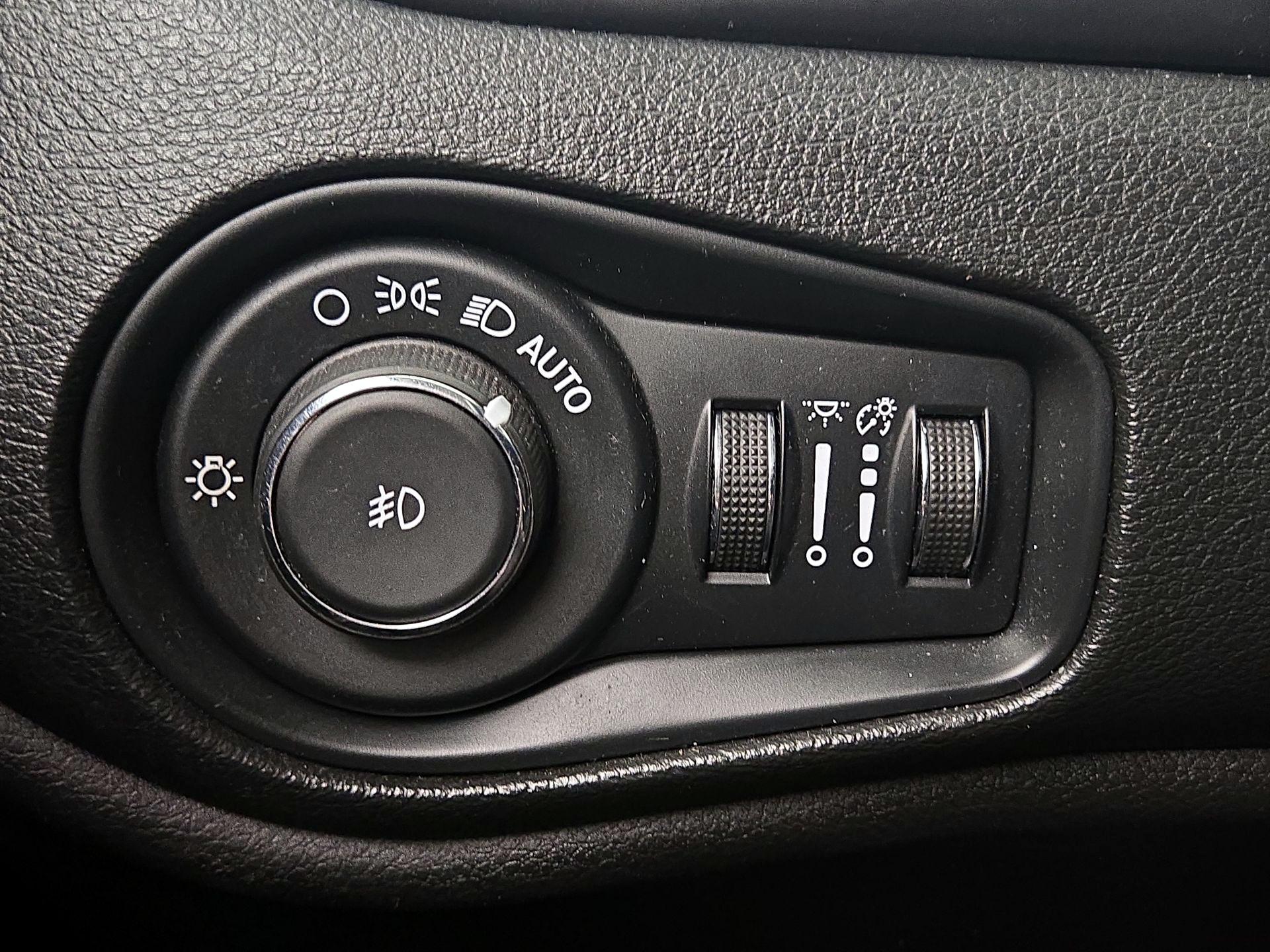 Thumbnail: 2020 Jeep Renegade - 13