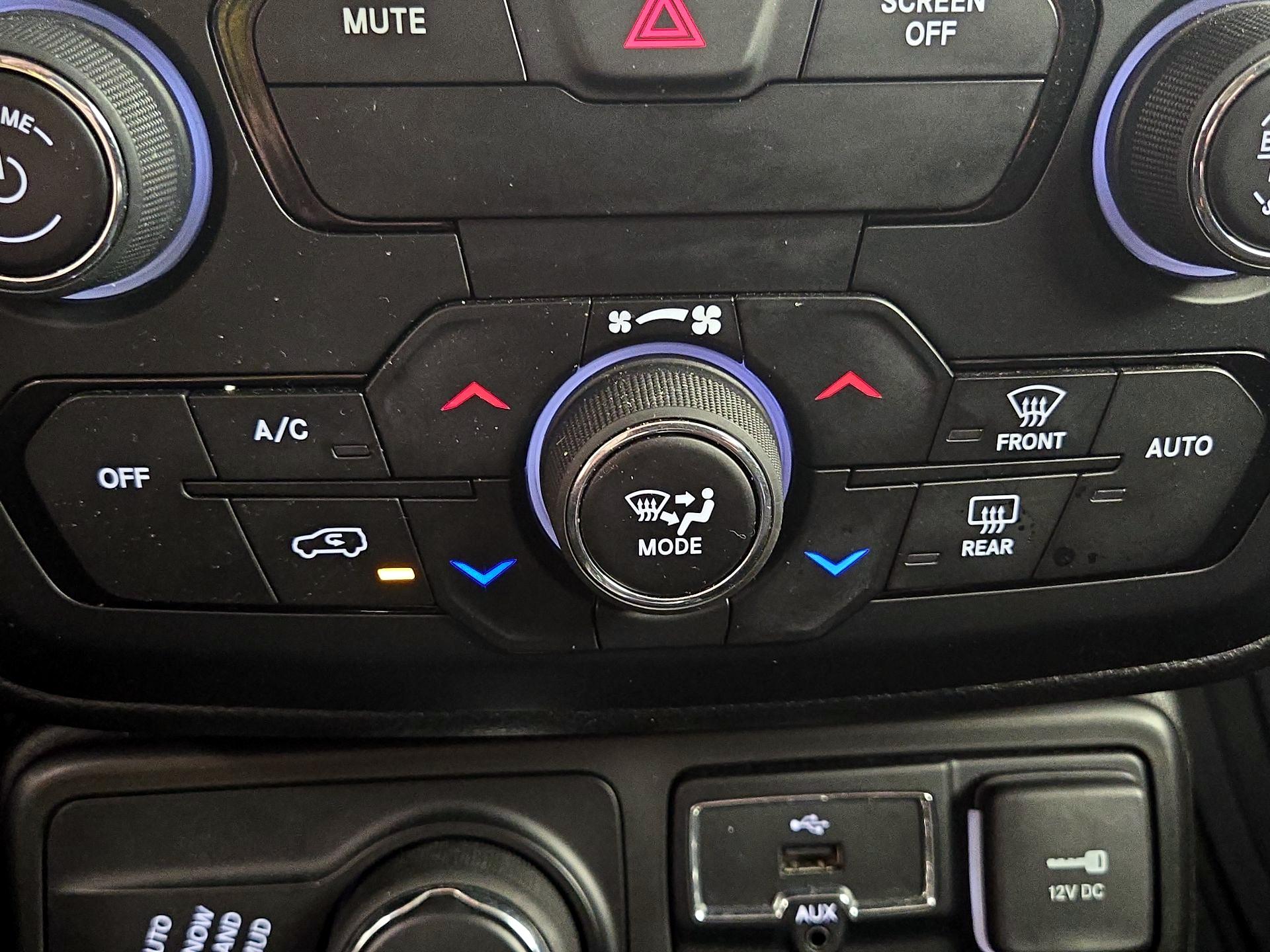 Thumbnail: 2020 Jeep Renegade - 16