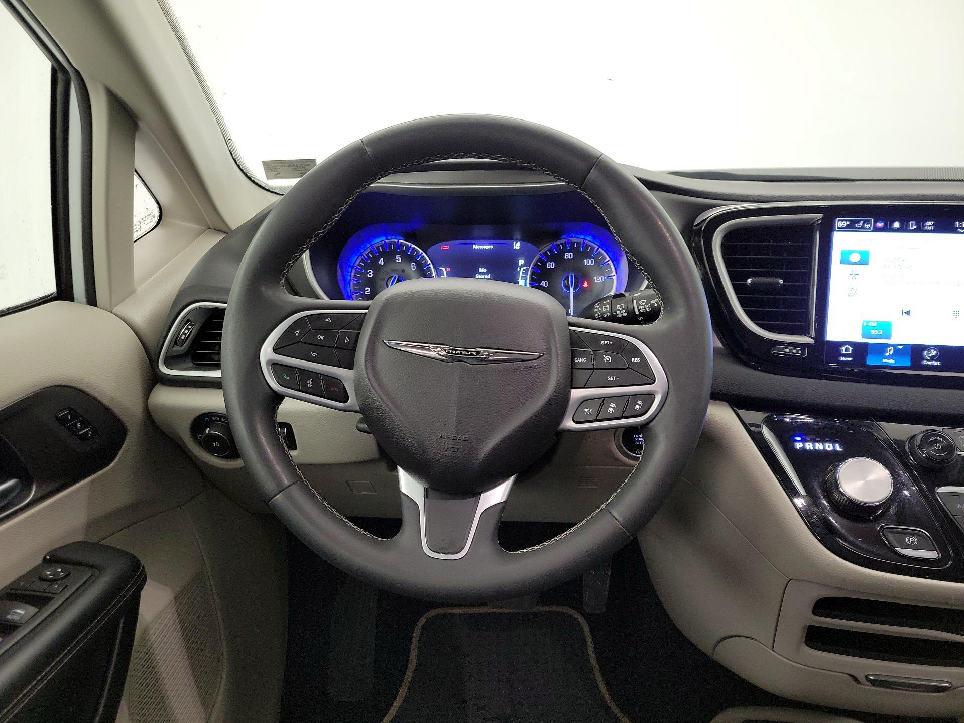 Thumbnail: 2024 Chrysler Pacifica - 10