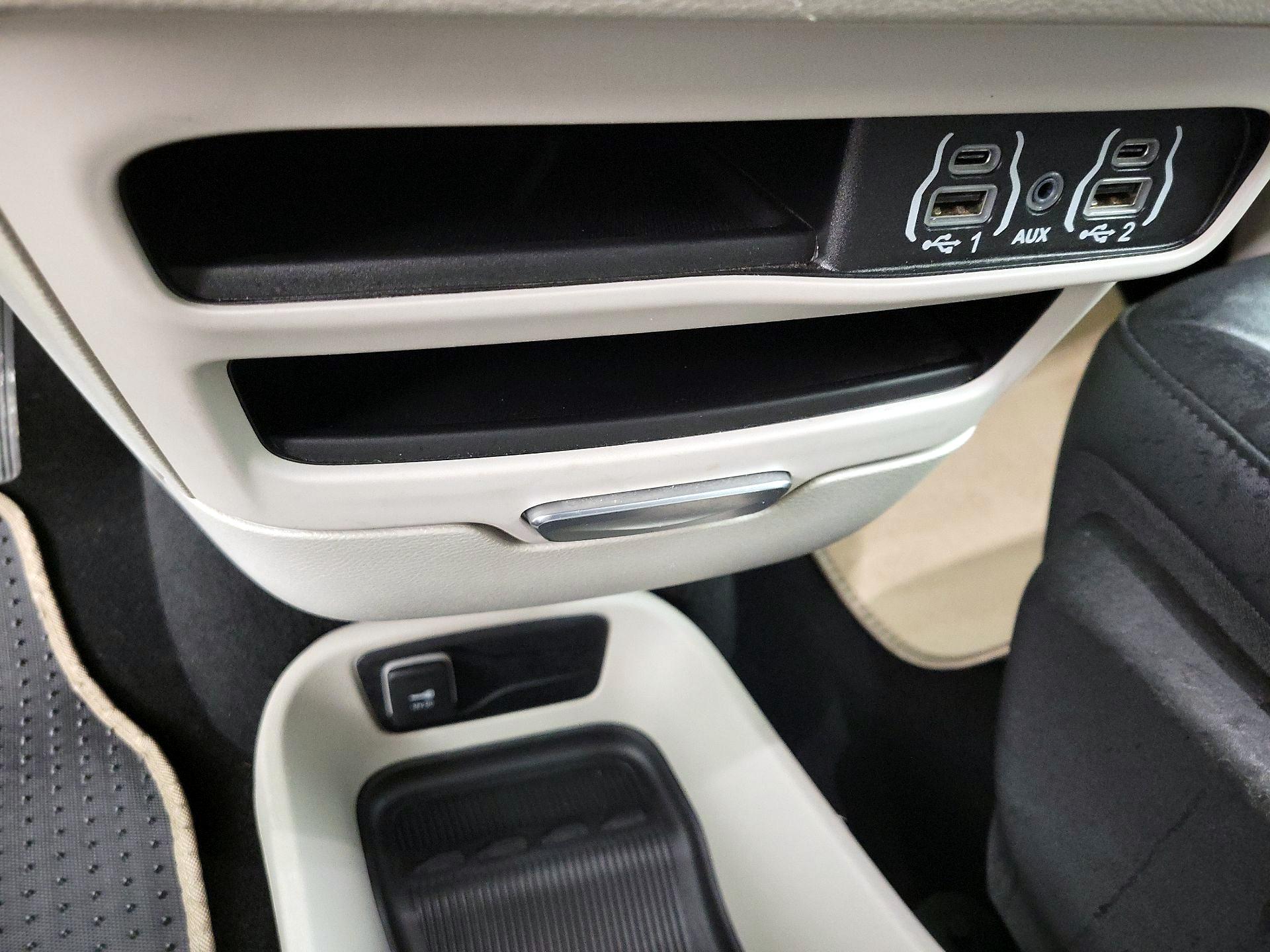 Thumbnail: 2024 Chrysler Pacifica - 18