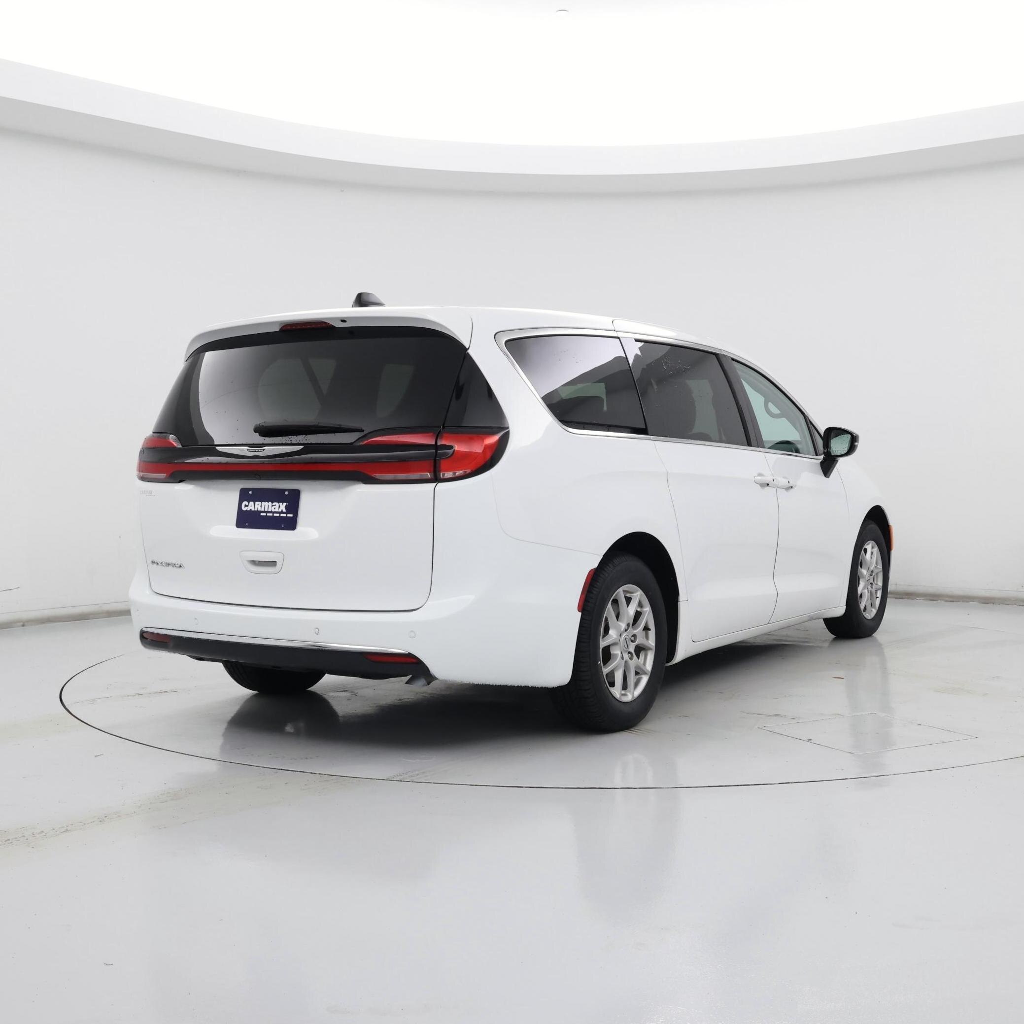 Thumbnail: 2024 Chrysler Pacifica - 8