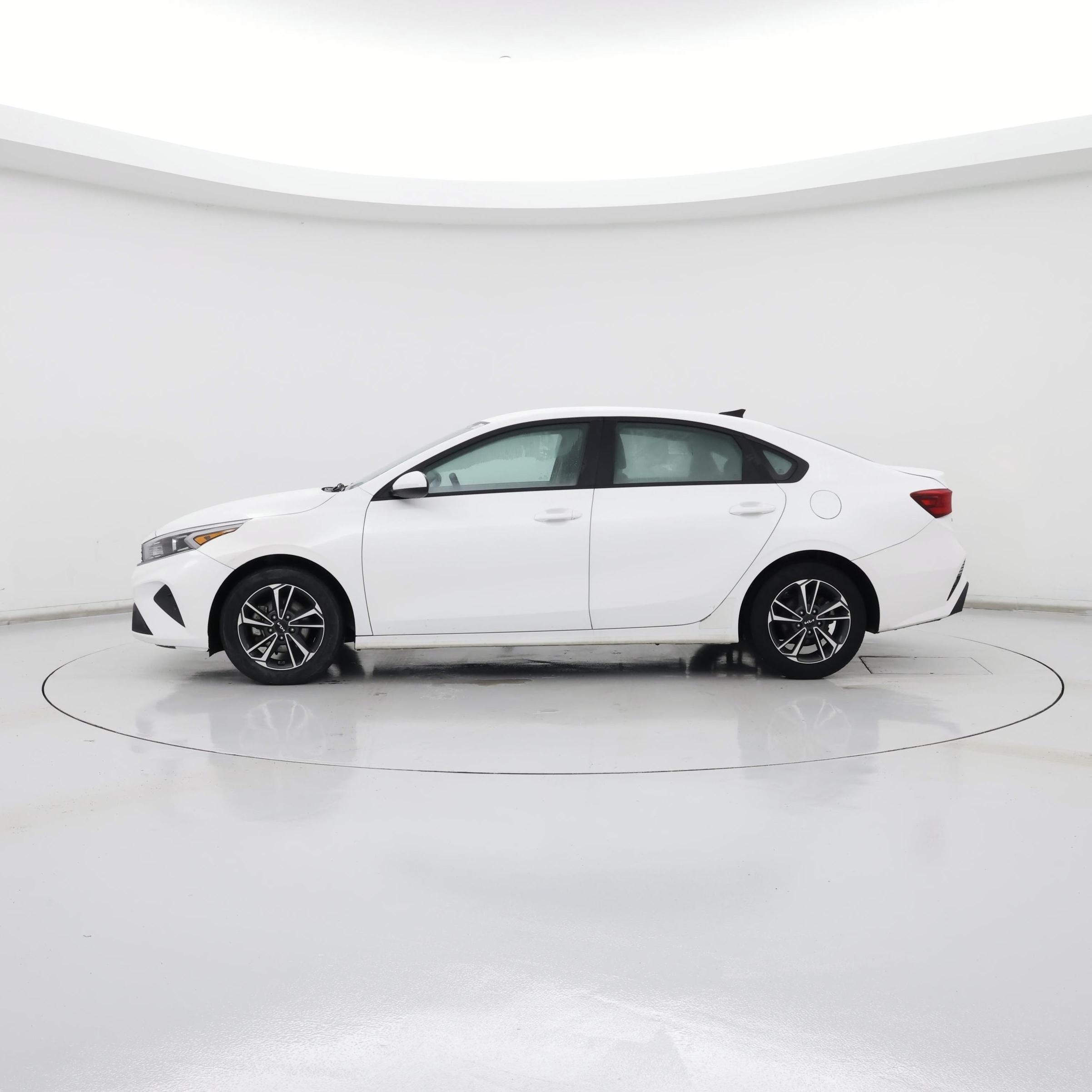 Thumbnail: 2024 Kia Forte - 3