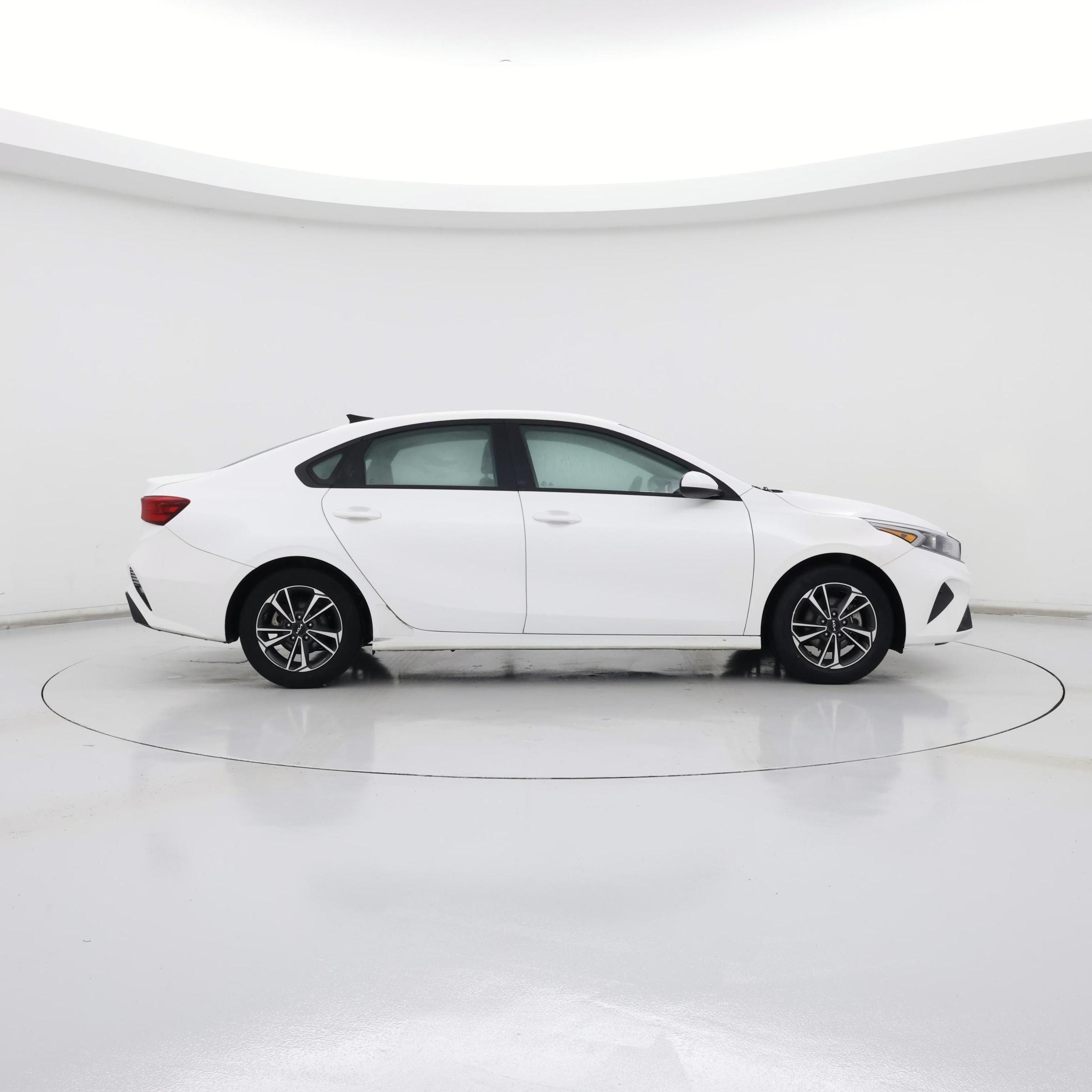 Thumbnail: 2024 Kia Forte - 7