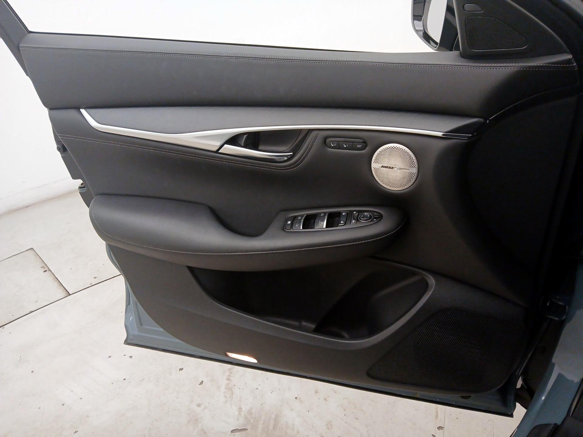 Thumbnail: 2023 INFINITI QX55 - 12