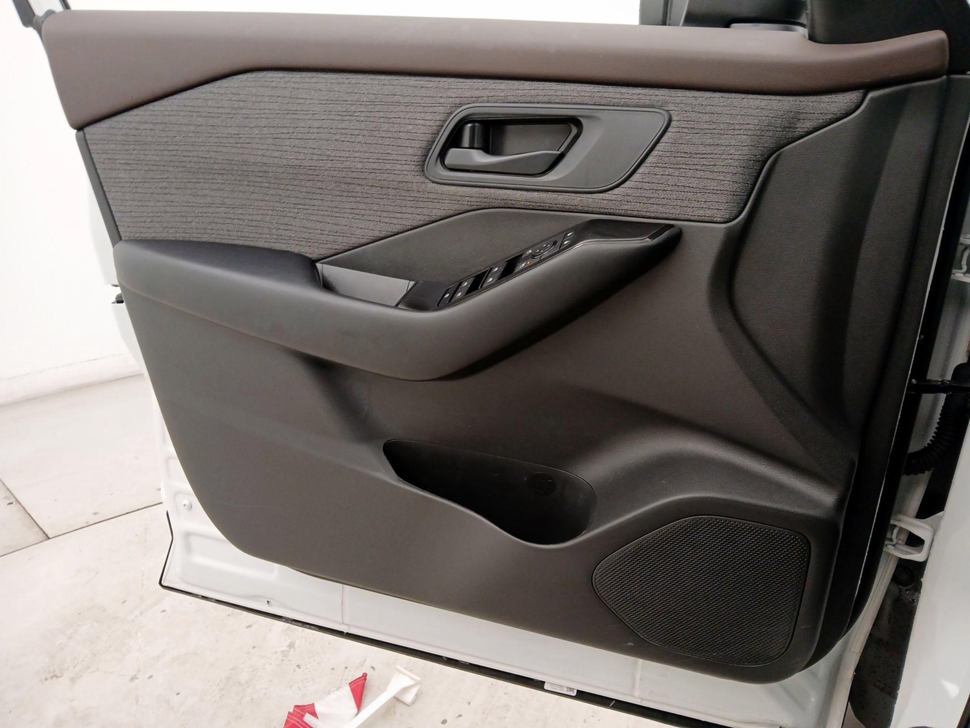 Thumbnail: 2023 Nissan Rogue - 12