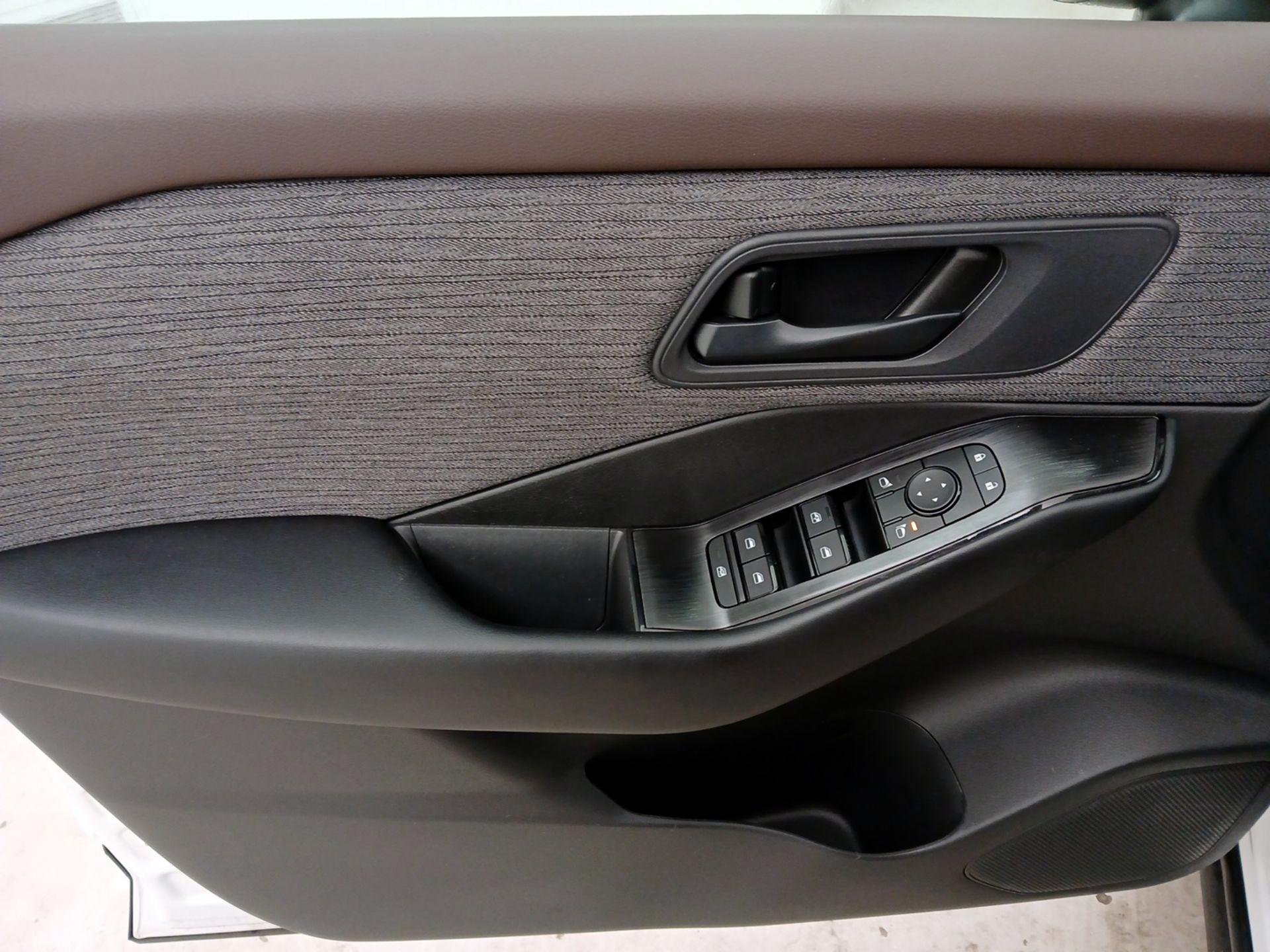 Thumbnail: 2023 Nissan Rogue - 12