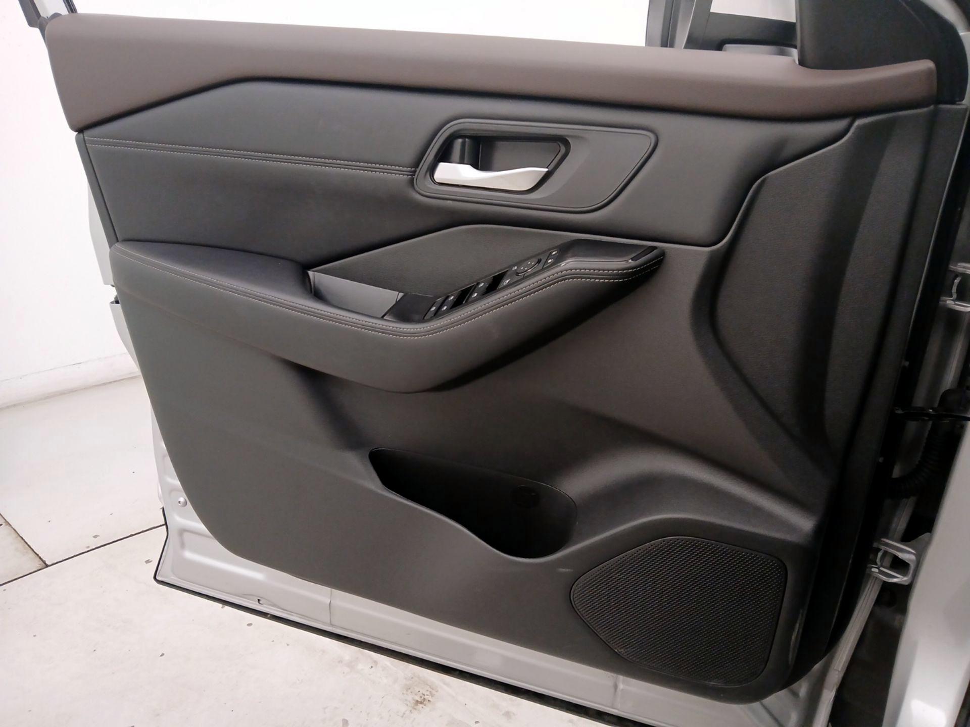 Thumbnail: 2022 Nissan Rogue - 12