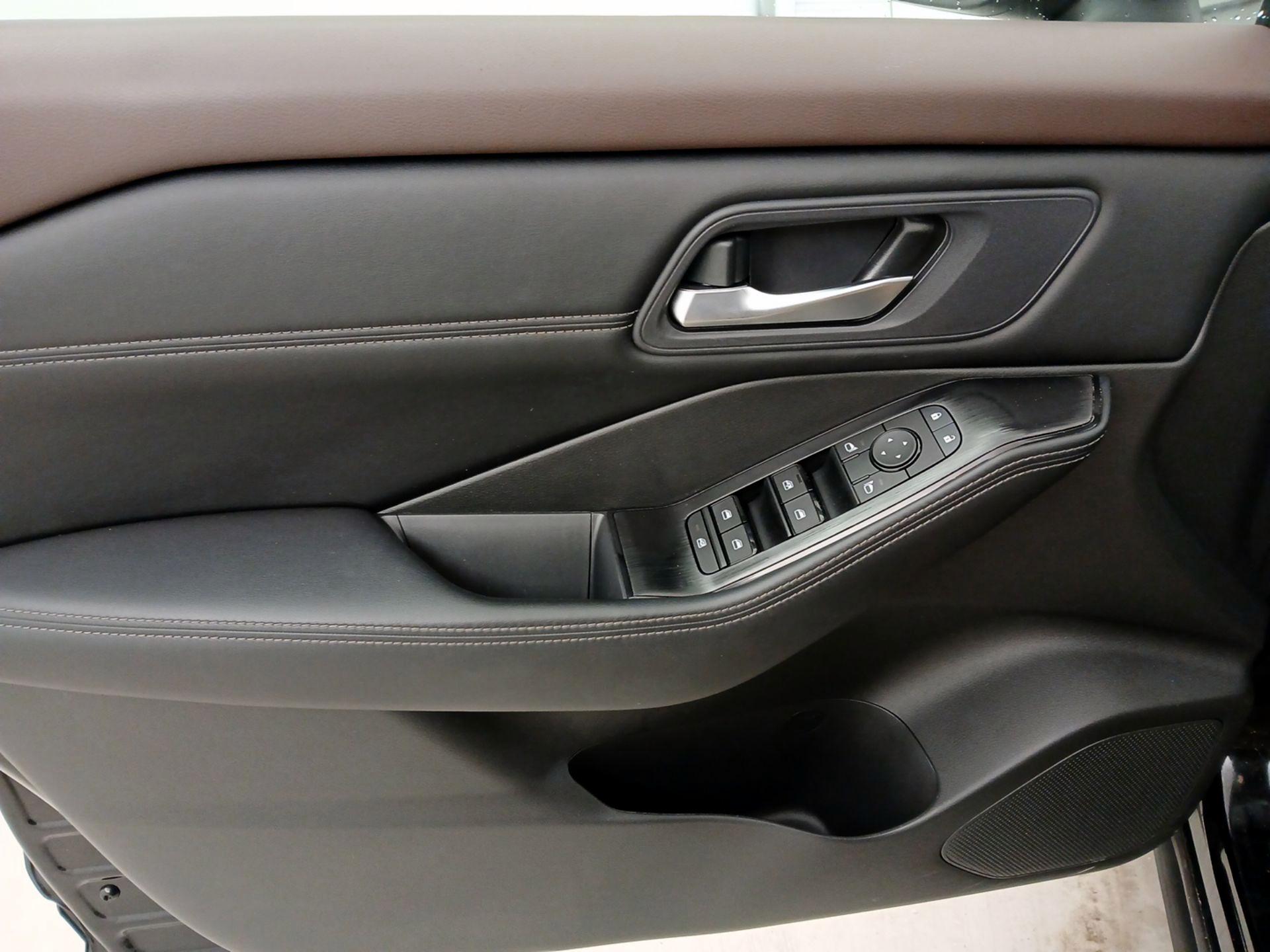 Thumbnail: 2023 Nissan Rogue - 12