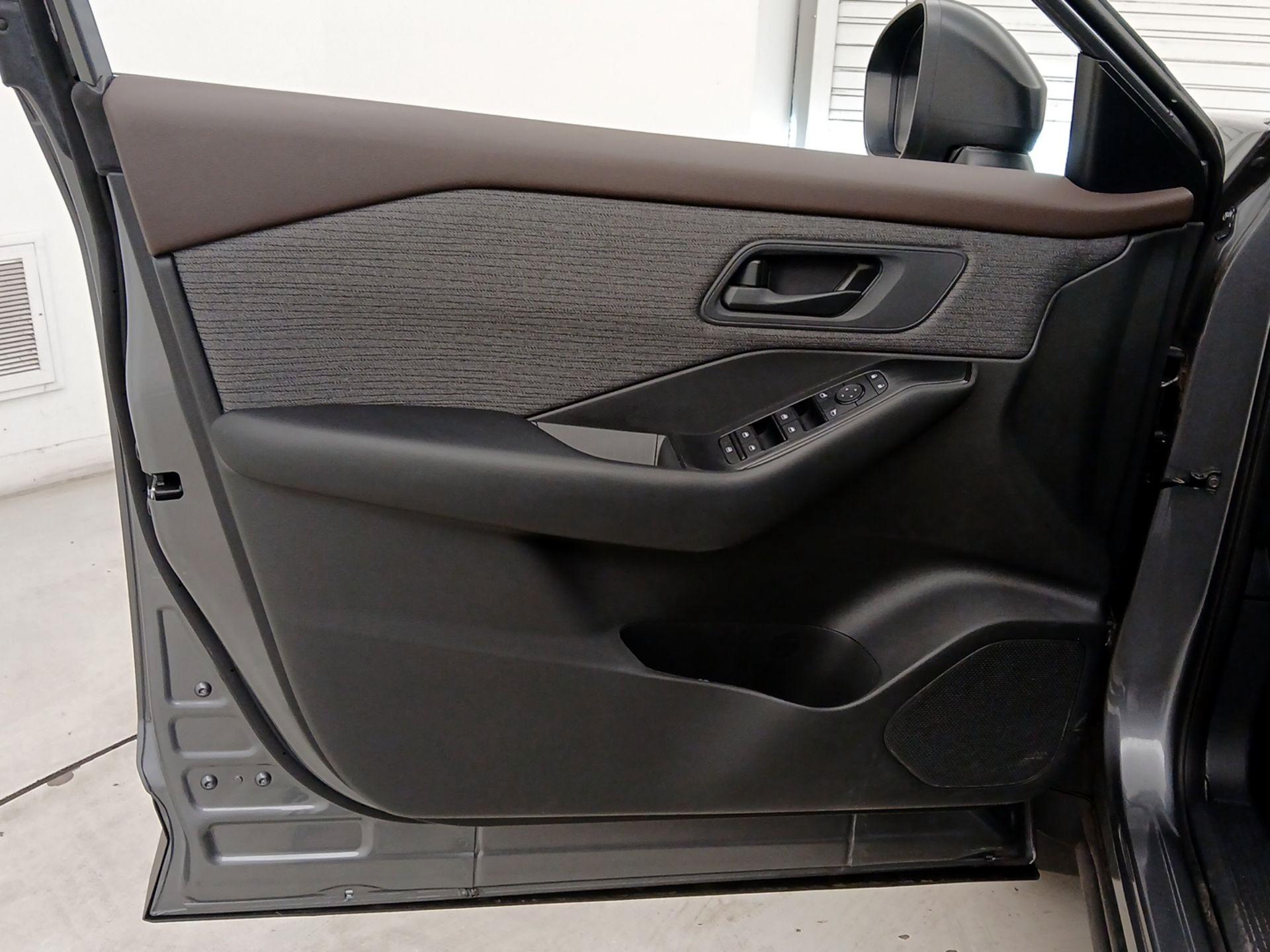 Thumbnail: 2023 Nissan Rogue - 12