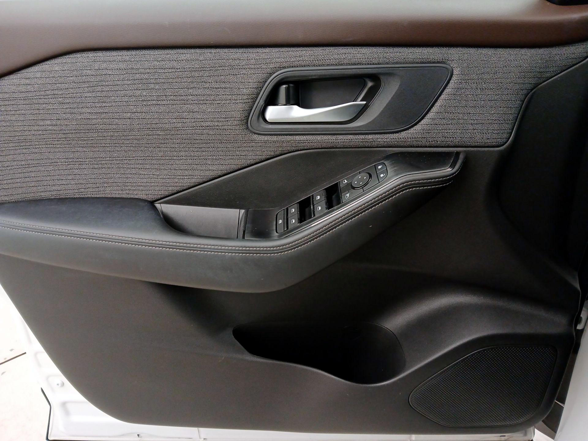 Thumbnail: 2023 Nissan Rogue - 12