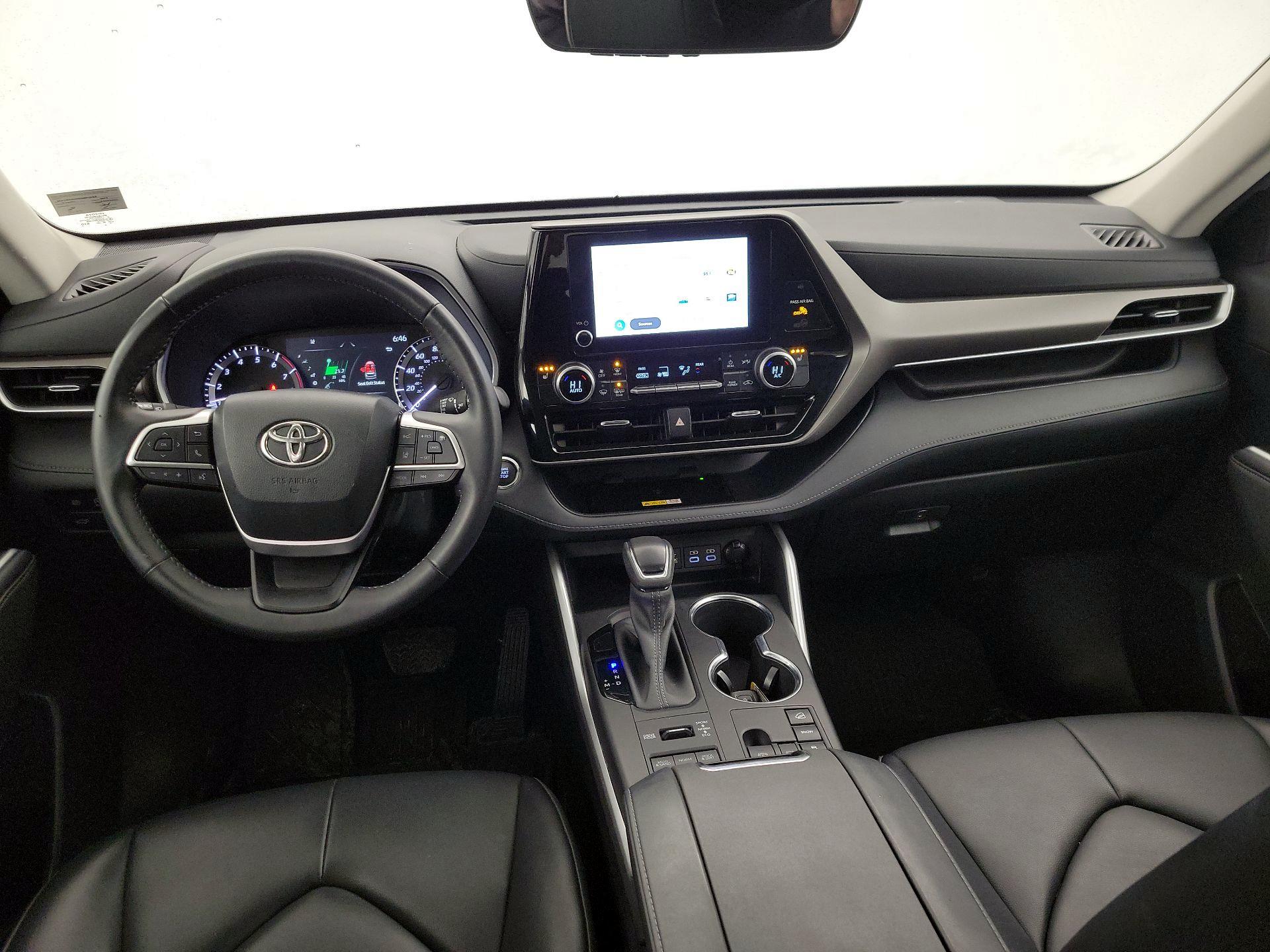 Thumbnail: 2023 Toyota Highlander - 9