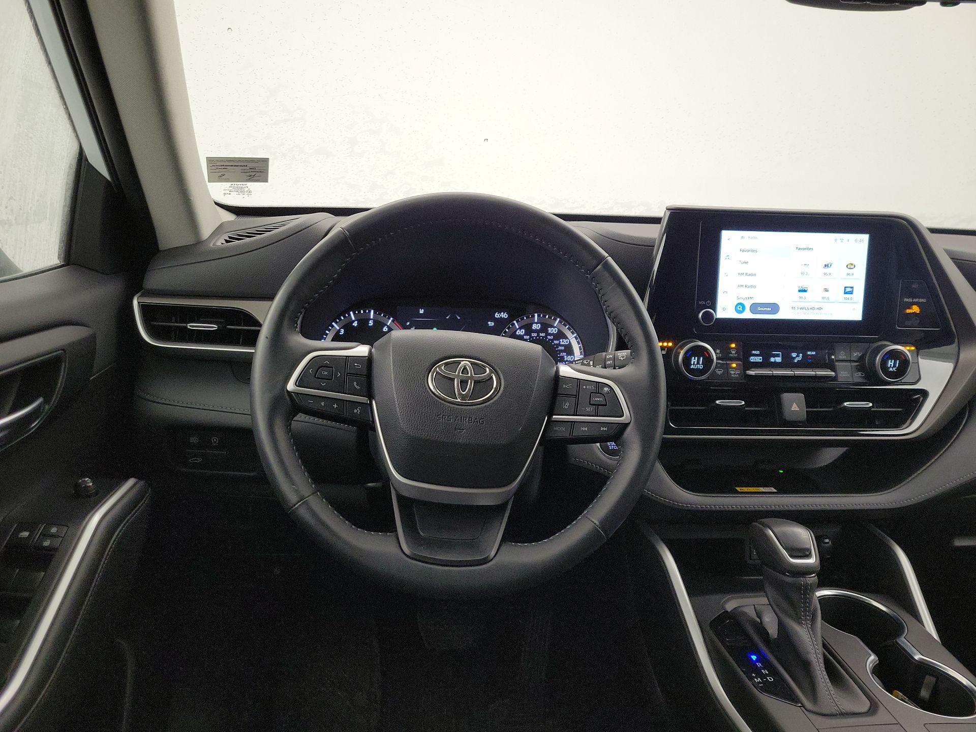 Thumbnail: 2023 Toyota Highlander - 10