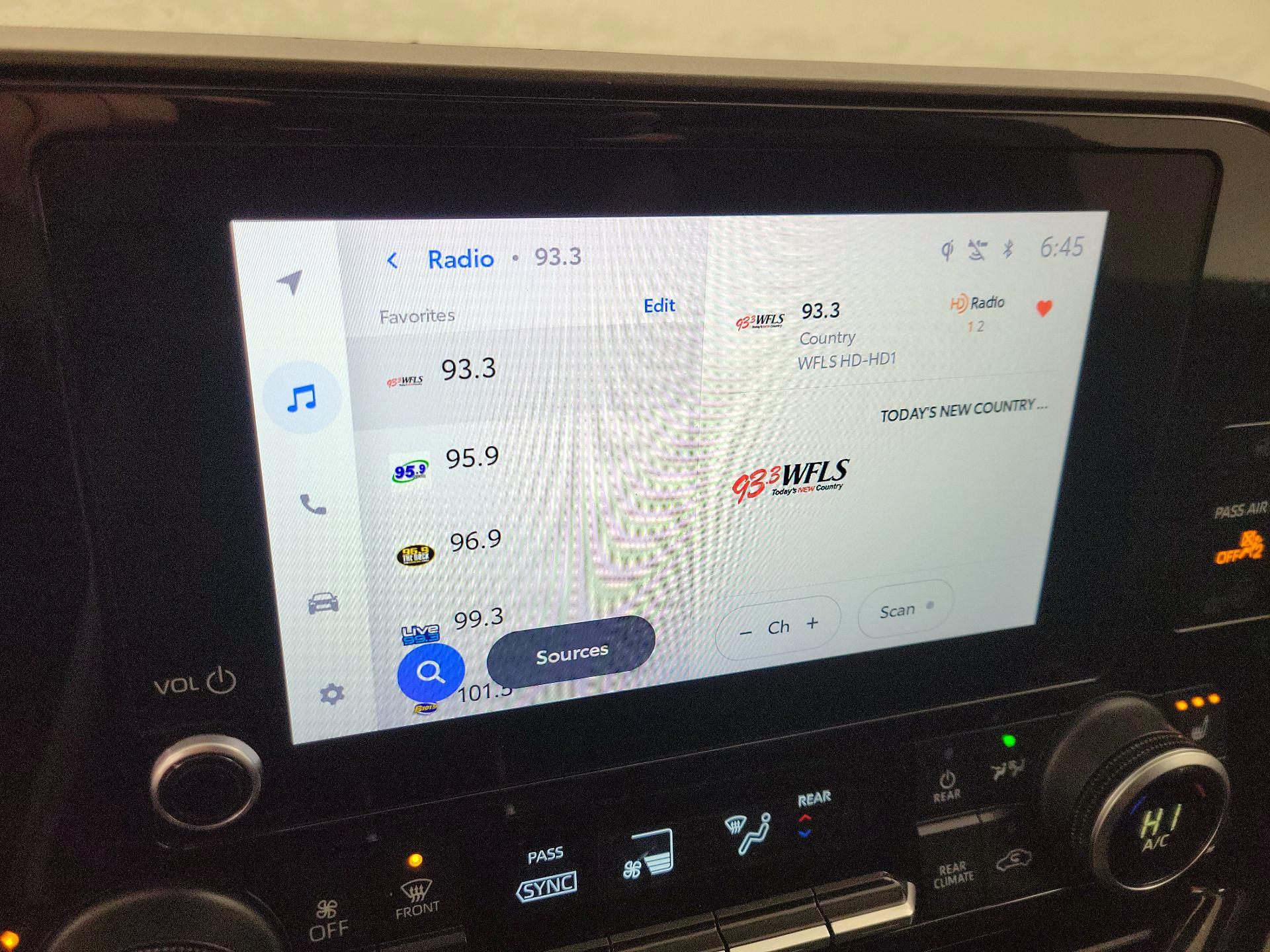 Thumbnail: 2023 Toyota Highlander - 15