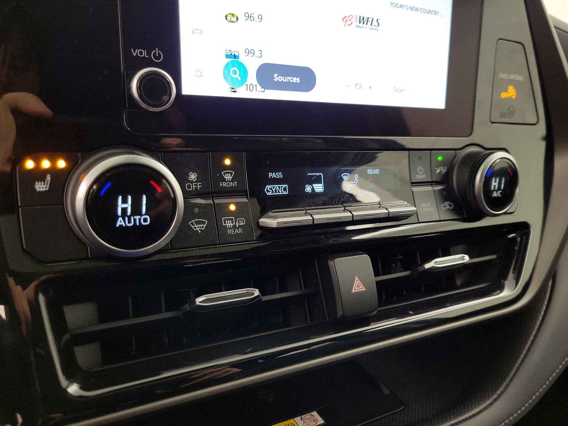 Thumbnail: 2023 Toyota Highlander - 16