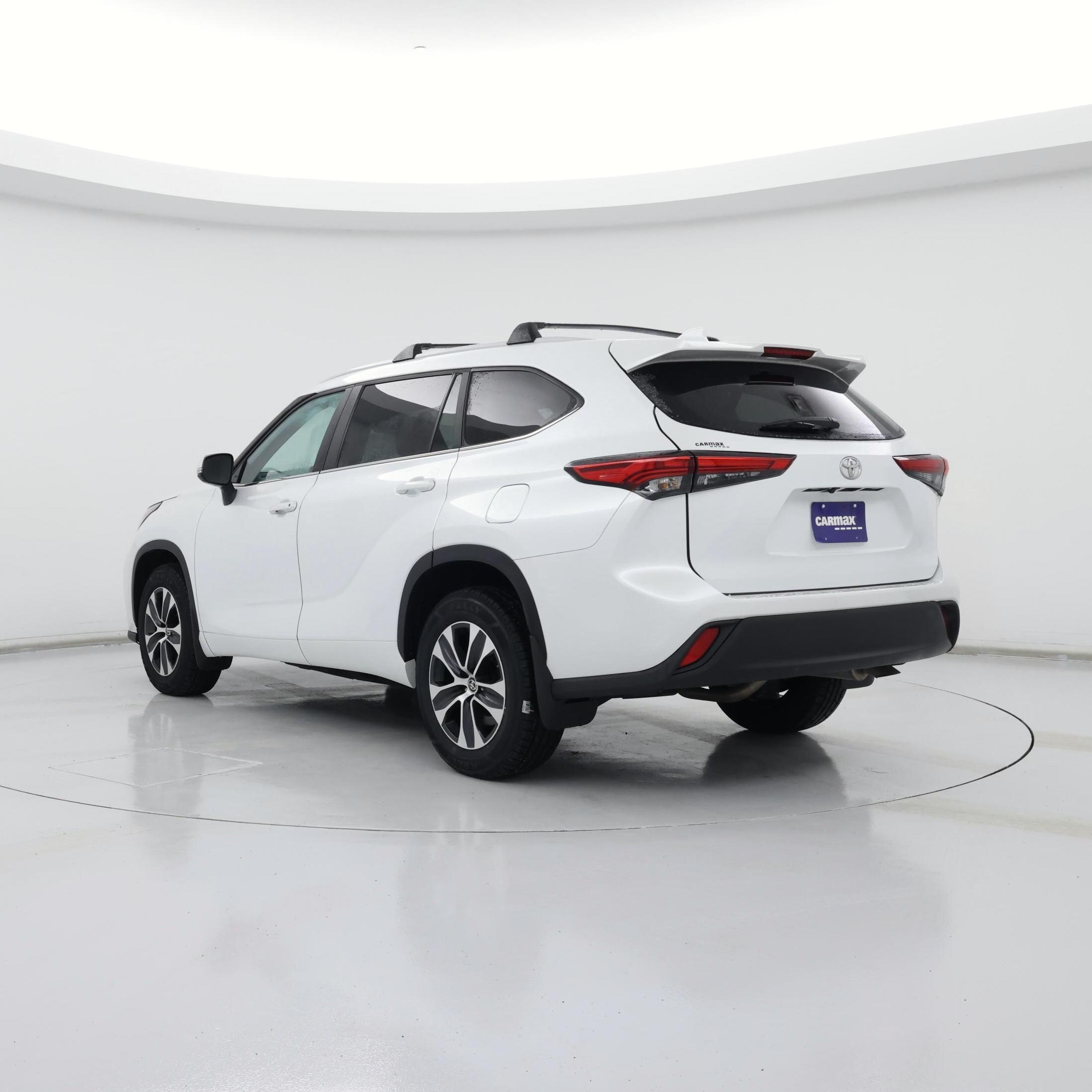 Thumbnail: 2023 Toyota Highlander - 2