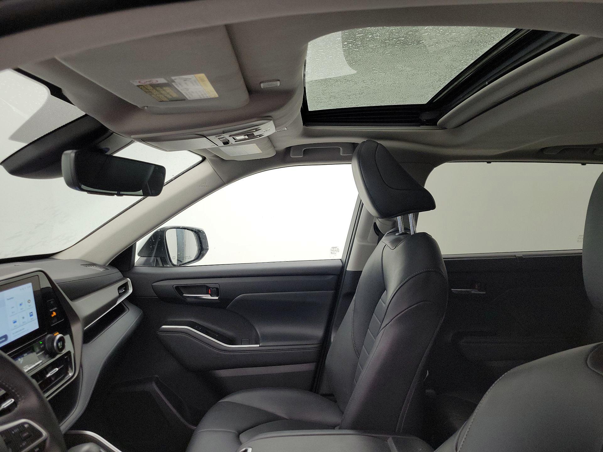 Thumbnail: 2023 Toyota Highlander - 19