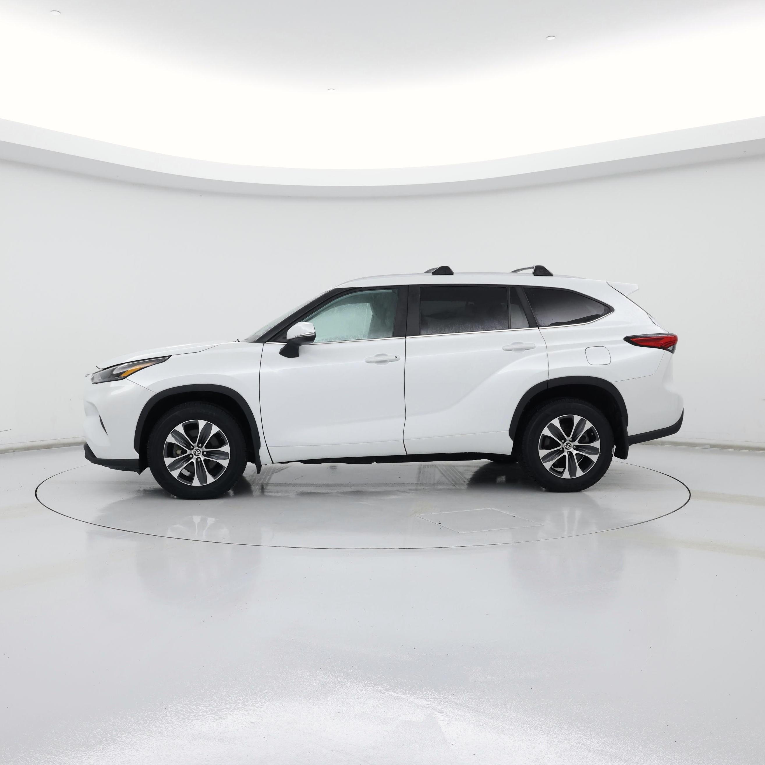 Thumbnail: 2023 Toyota Highlander - 3