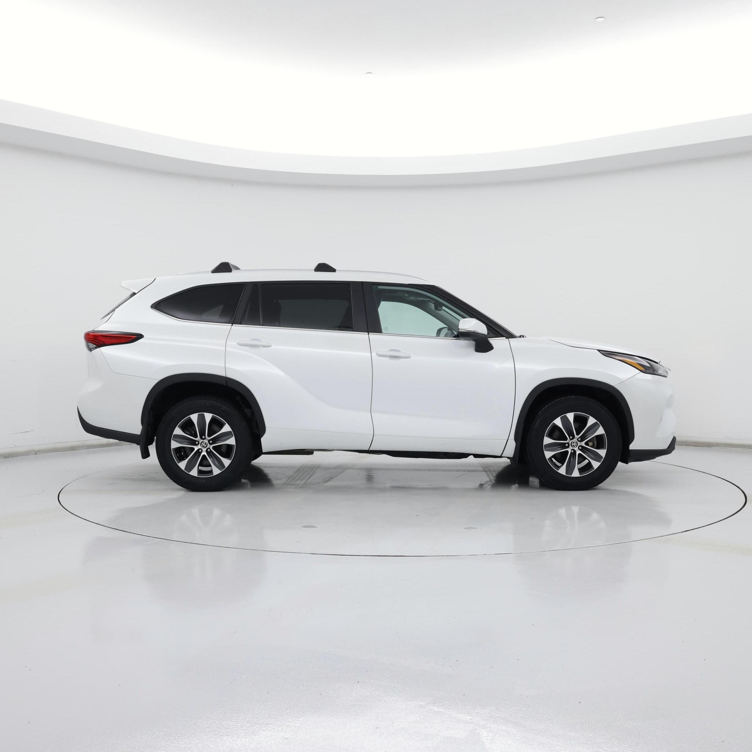 Thumbnail: 2023 Toyota Highlander - 7