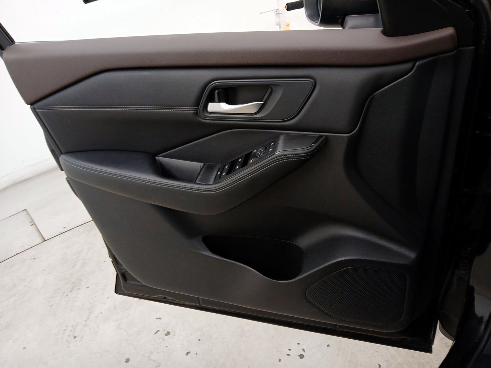 Thumbnail: 2023 Nissan Rogue - 12