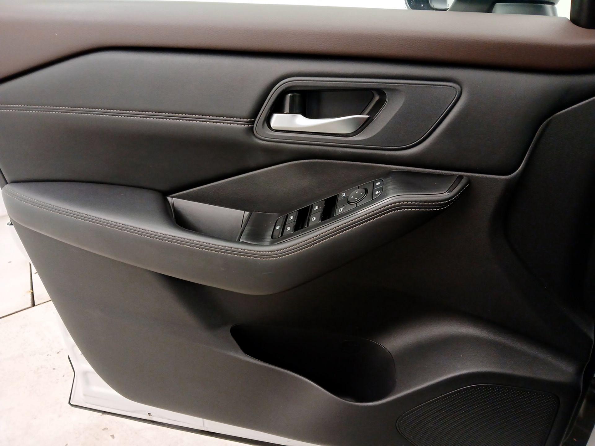 Thumbnail: 2023 Nissan Rogue - 12