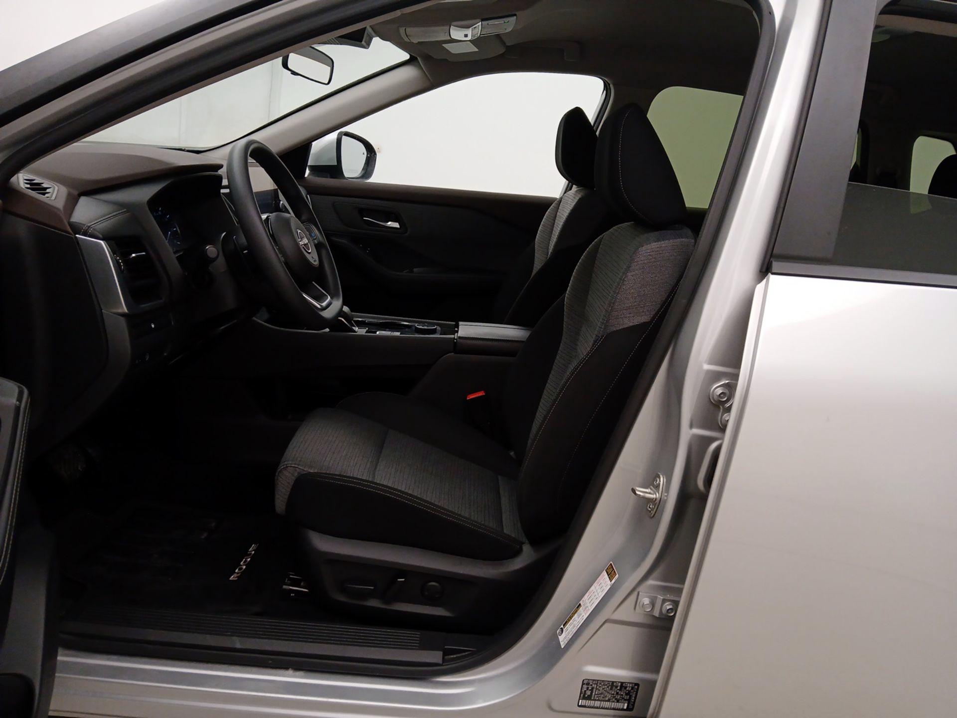 Thumbnail: 2023 Nissan Rogue - 11