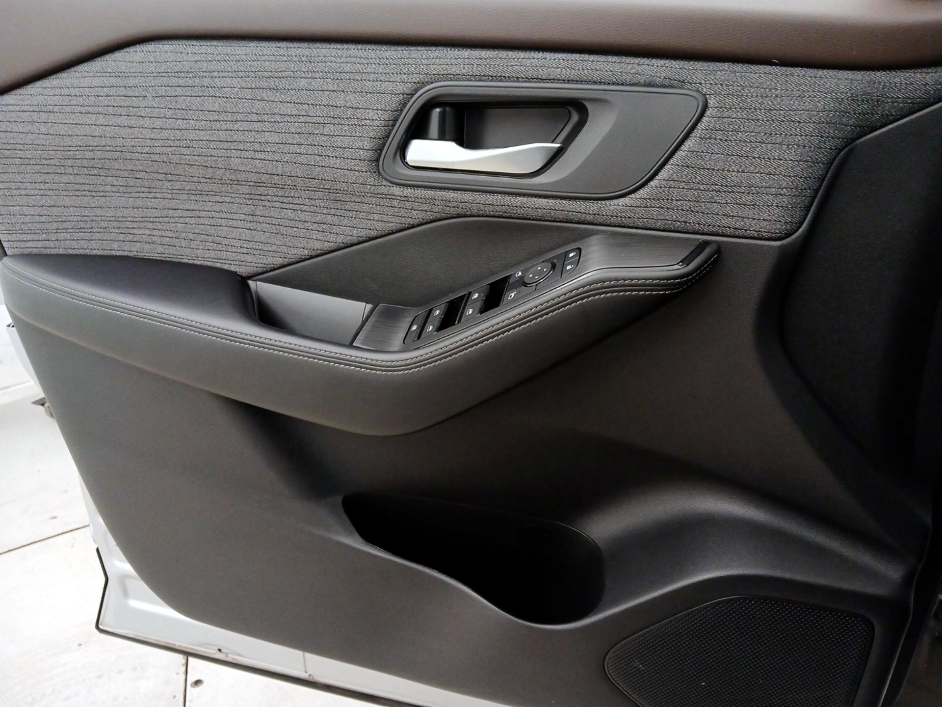 Thumbnail: 2023 Nissan Rogue - 12