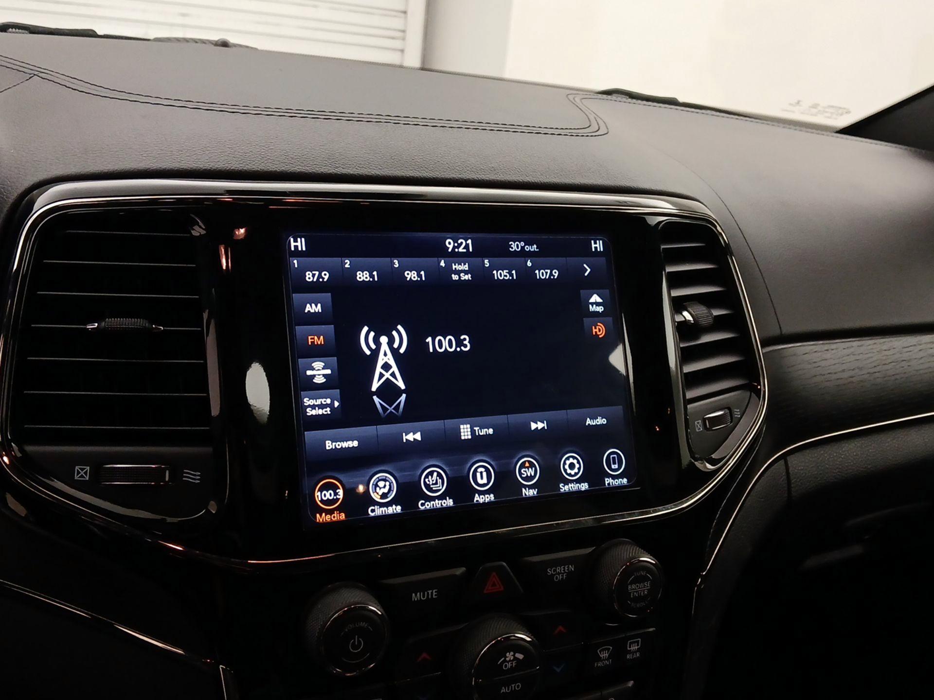 Thumbnail: 2021 Jeep Grand Cherokee - 16