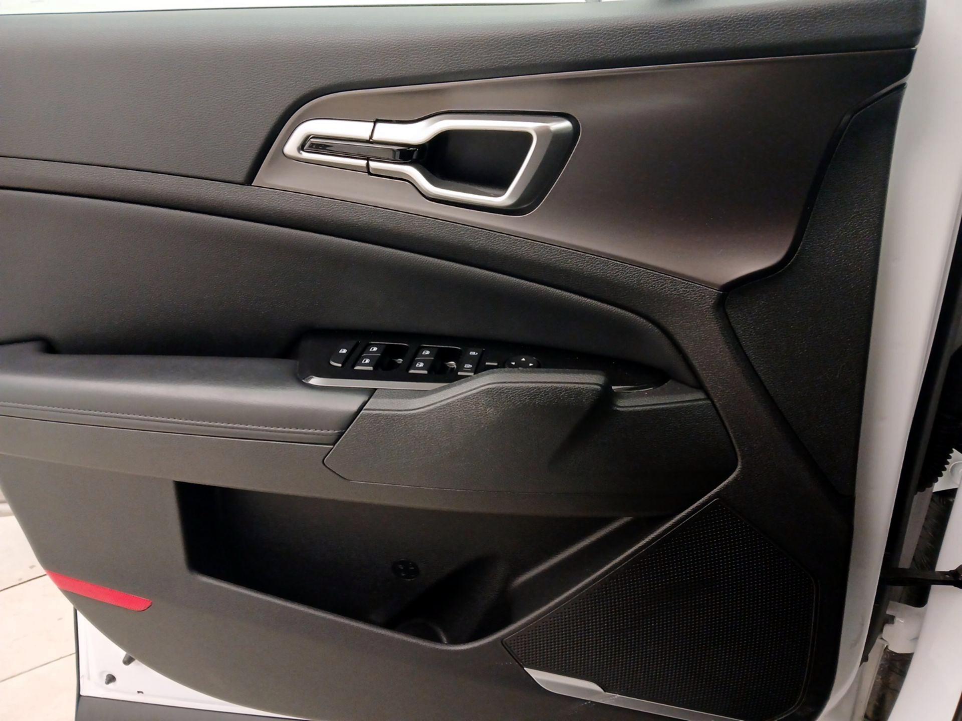 Thumbnail: 2023 Kia Sportage - 12