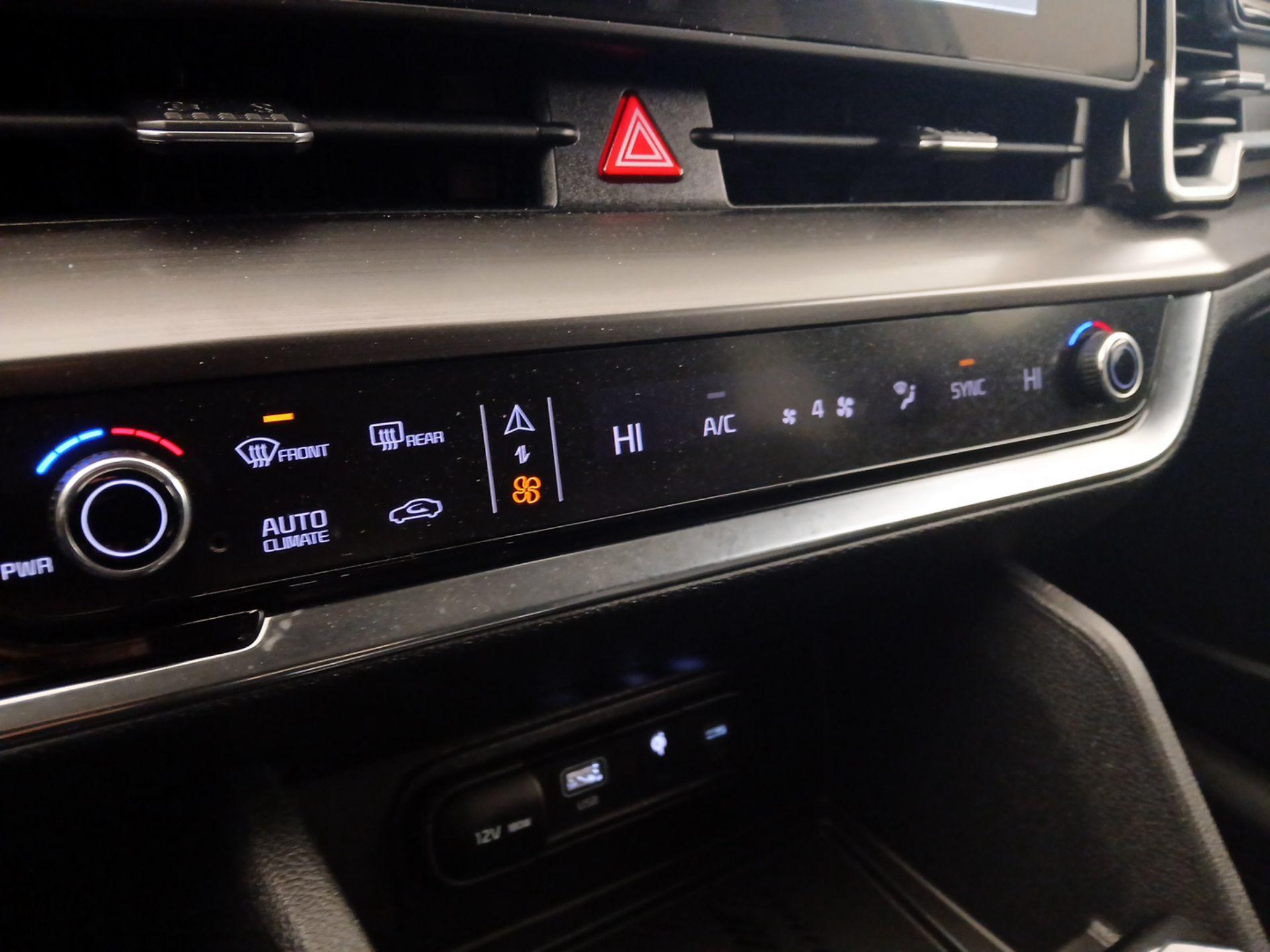 Thumbnail: 2023 Kia Sportage - 17