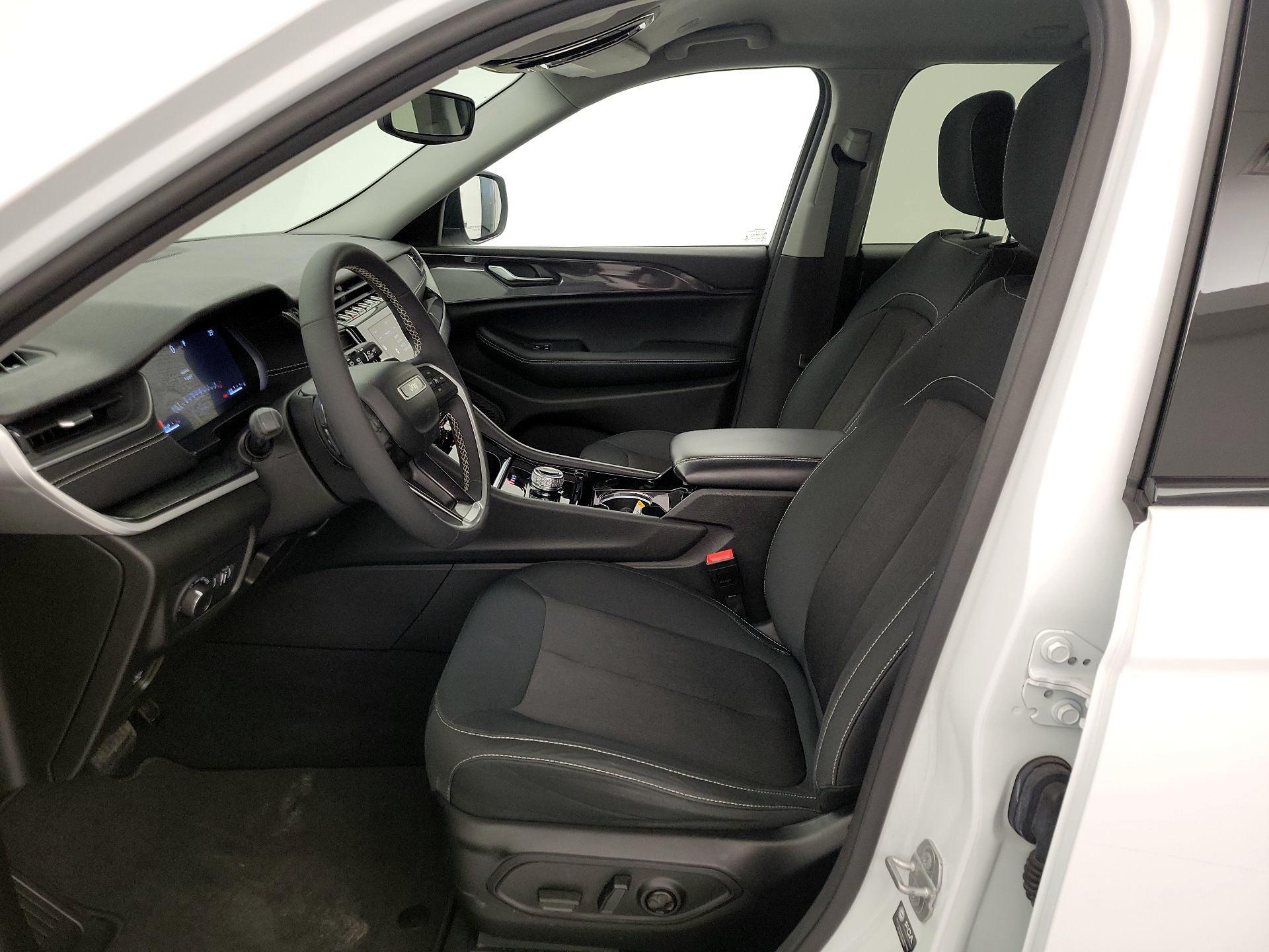 Thumbnail: 2023 Jeep Grand Cherokee - 11